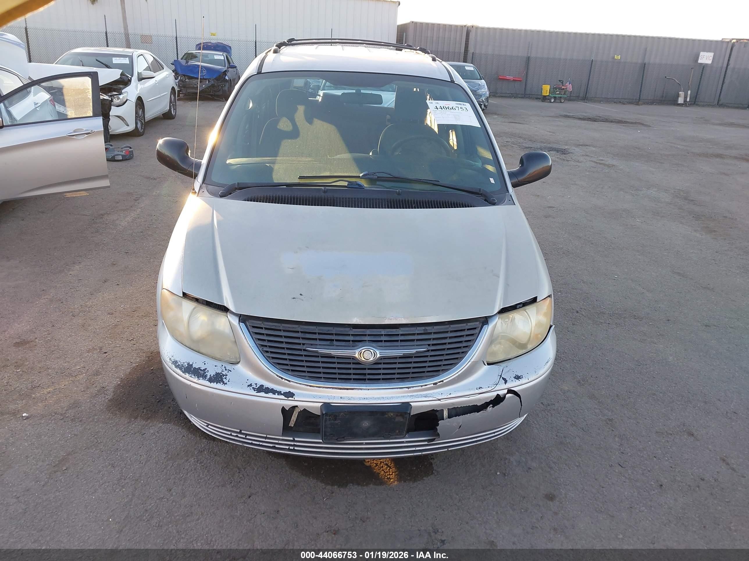 2004 Chrysler Town & Country Lx Silver vin: 2C4GP44R34R505889