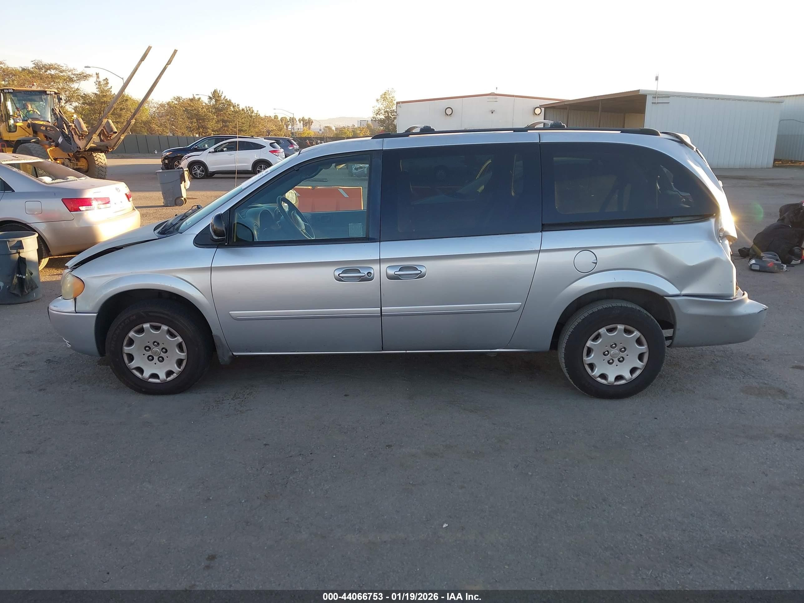 2004 Chrysler Town & Country Lx Silver vin: 2C4GP44R34R505889