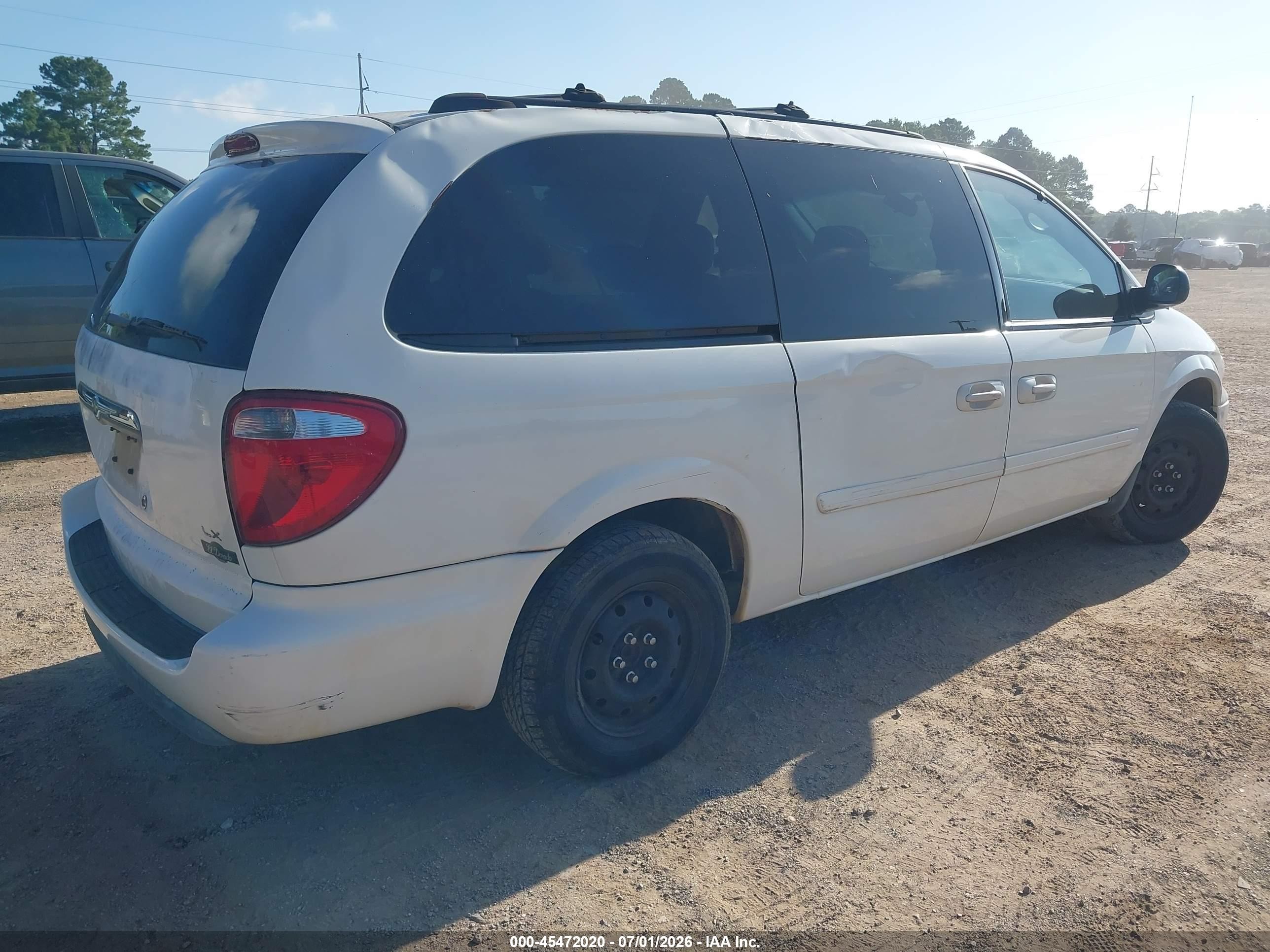 2005 Chrysler Town & Country Lx White vin: 2C4GP44R35R114372