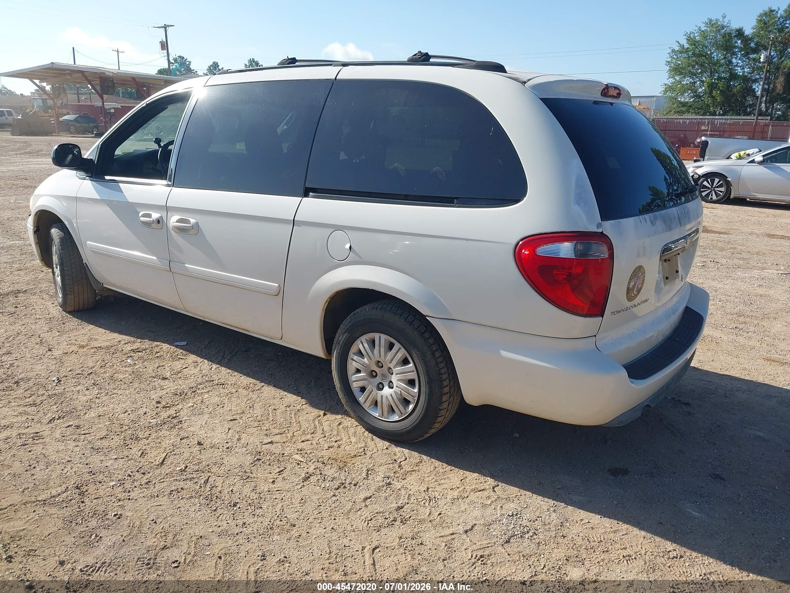 2005 Chrysler Town & Country Lx White vin: 2C4GP44R35R114372