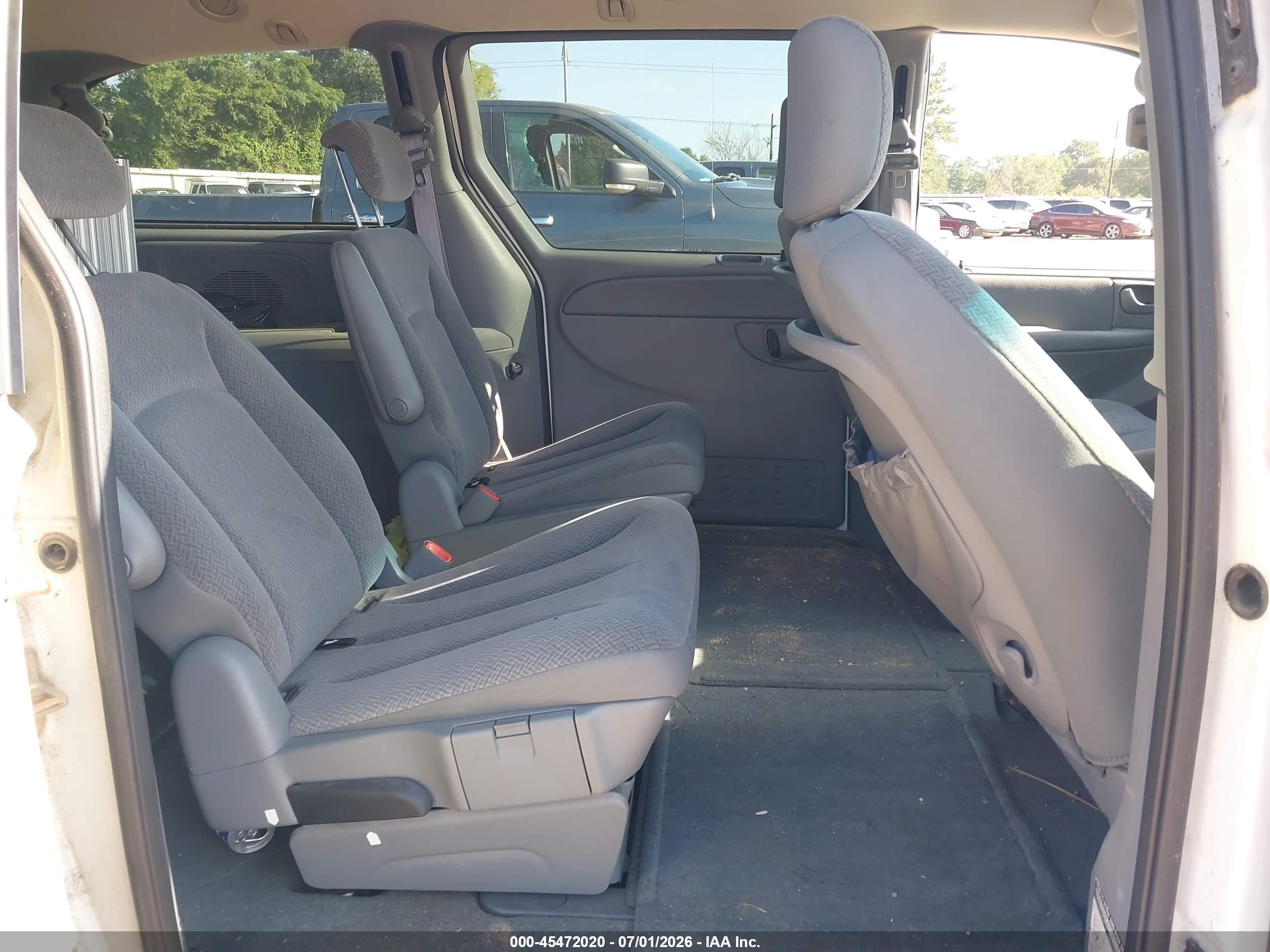 2005 Chrysler Town & Country Lx White vin: 2C4GP44R35R114372
