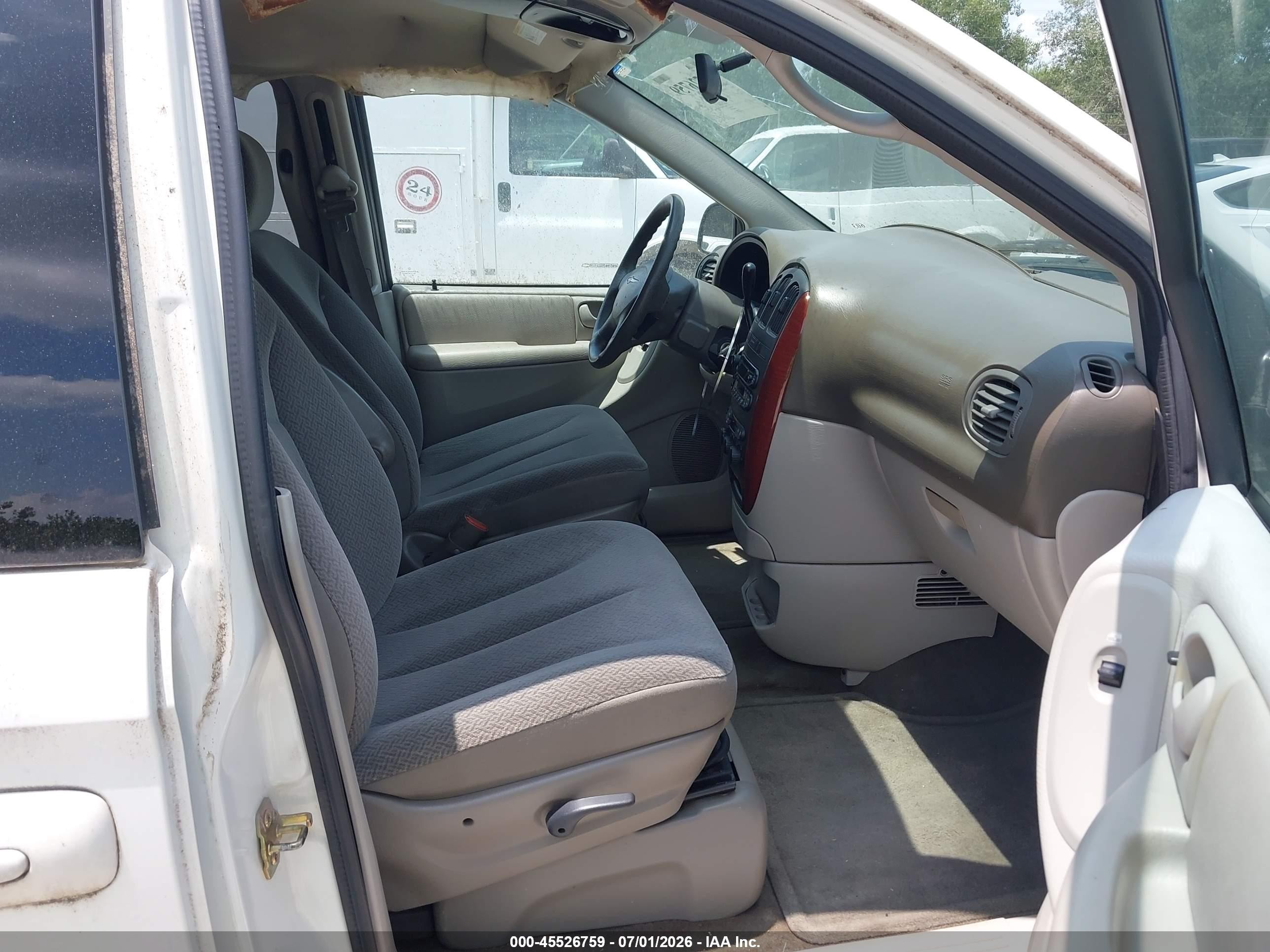 2005 Chrysler Town & Country Lx White vin: 2C4GP44R35R514545