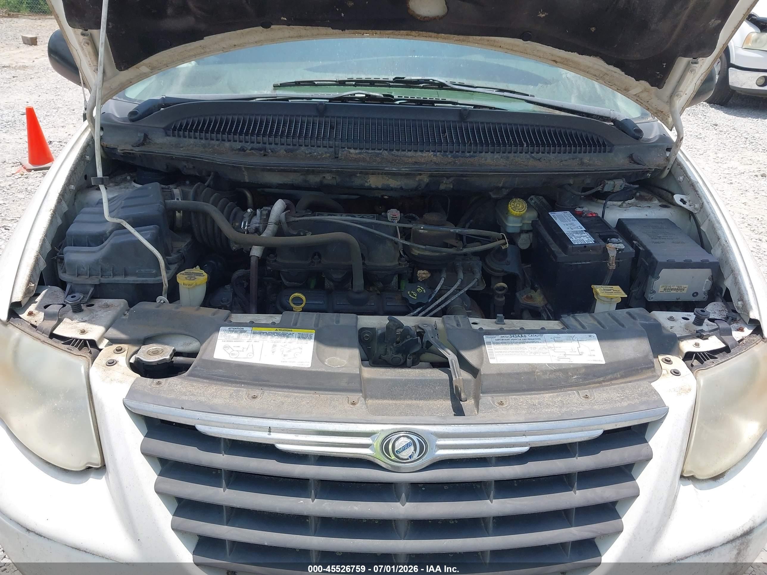 2005 Chrysler Town & Country Lx White vin: 2C4GP44R35R514545