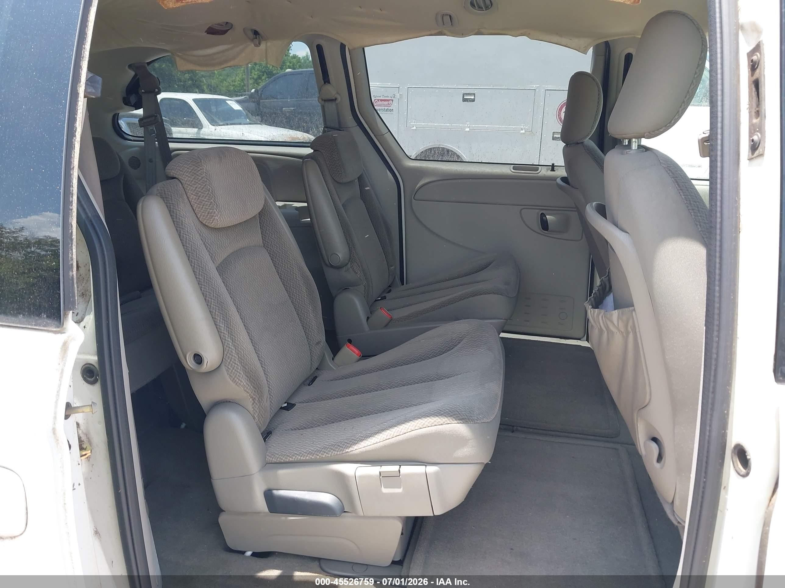 2005 Chrysler Town & Country Lx White vin: 2C4GP44R35R514545