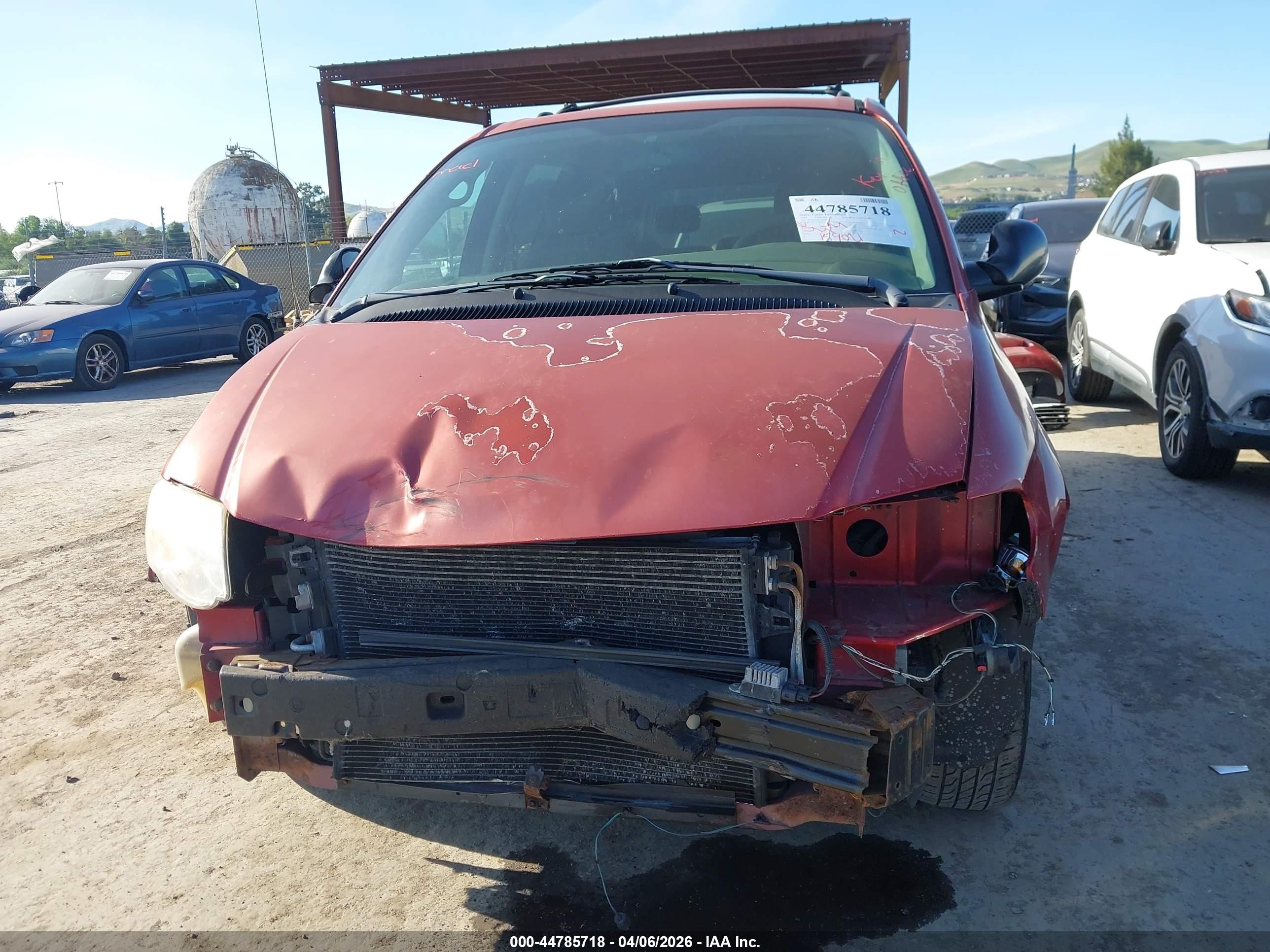 2005 Chrysler Town & Country Lx Red vin: 2C4GP44R35R543253