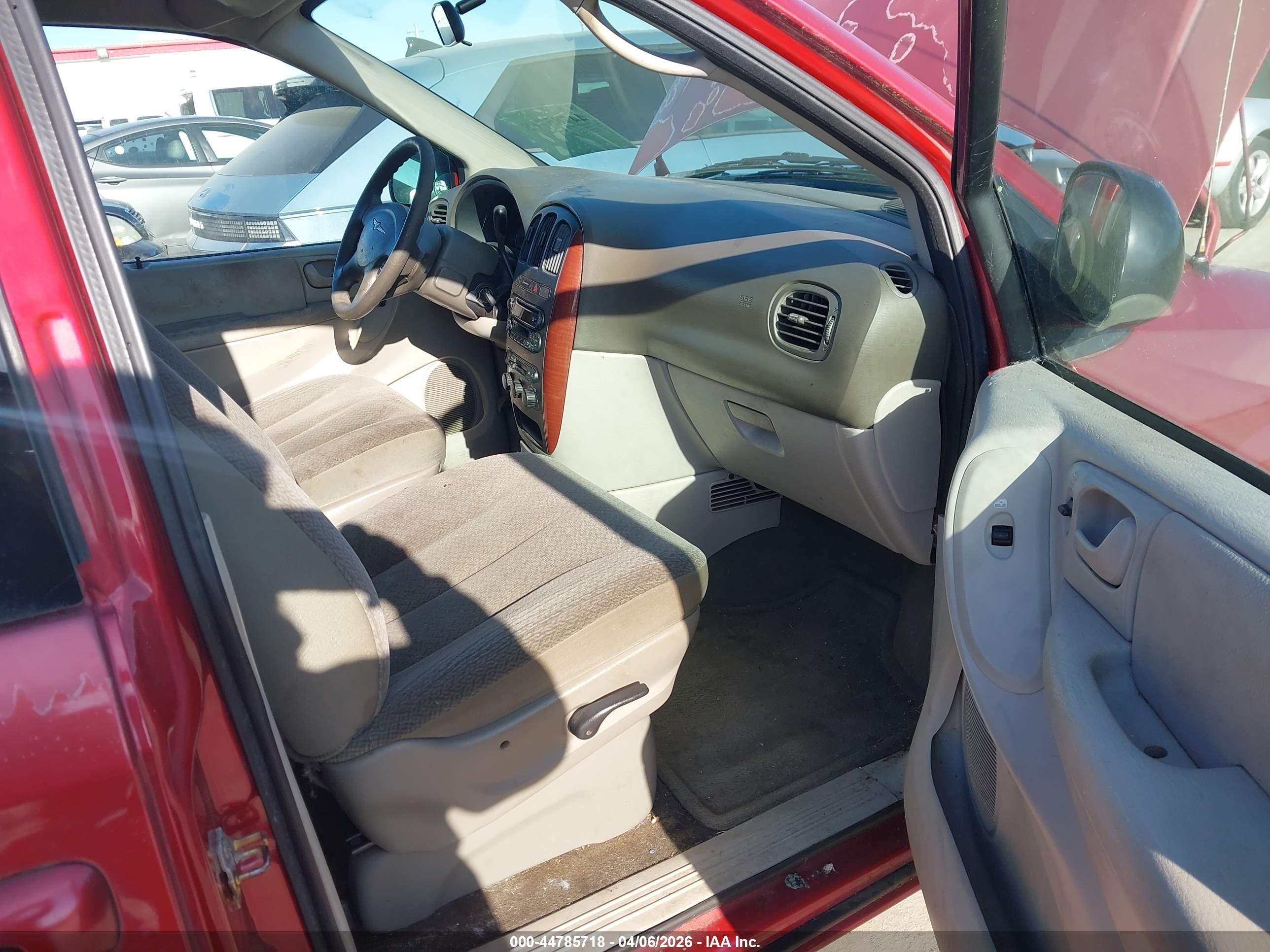 2005 Chrysler Town & Country Lx Red vin: 2C4GP44R35R543253