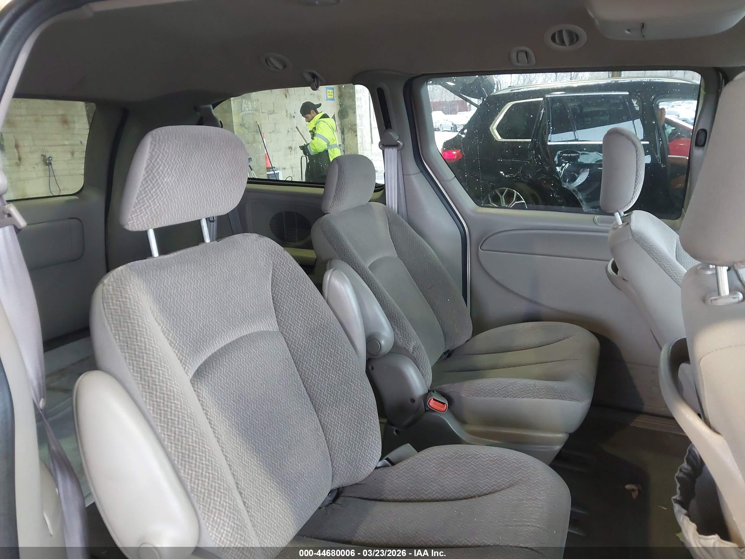 2004 Chrysler Town & Country Lx Beige vin: 2C4GP44R44R577930