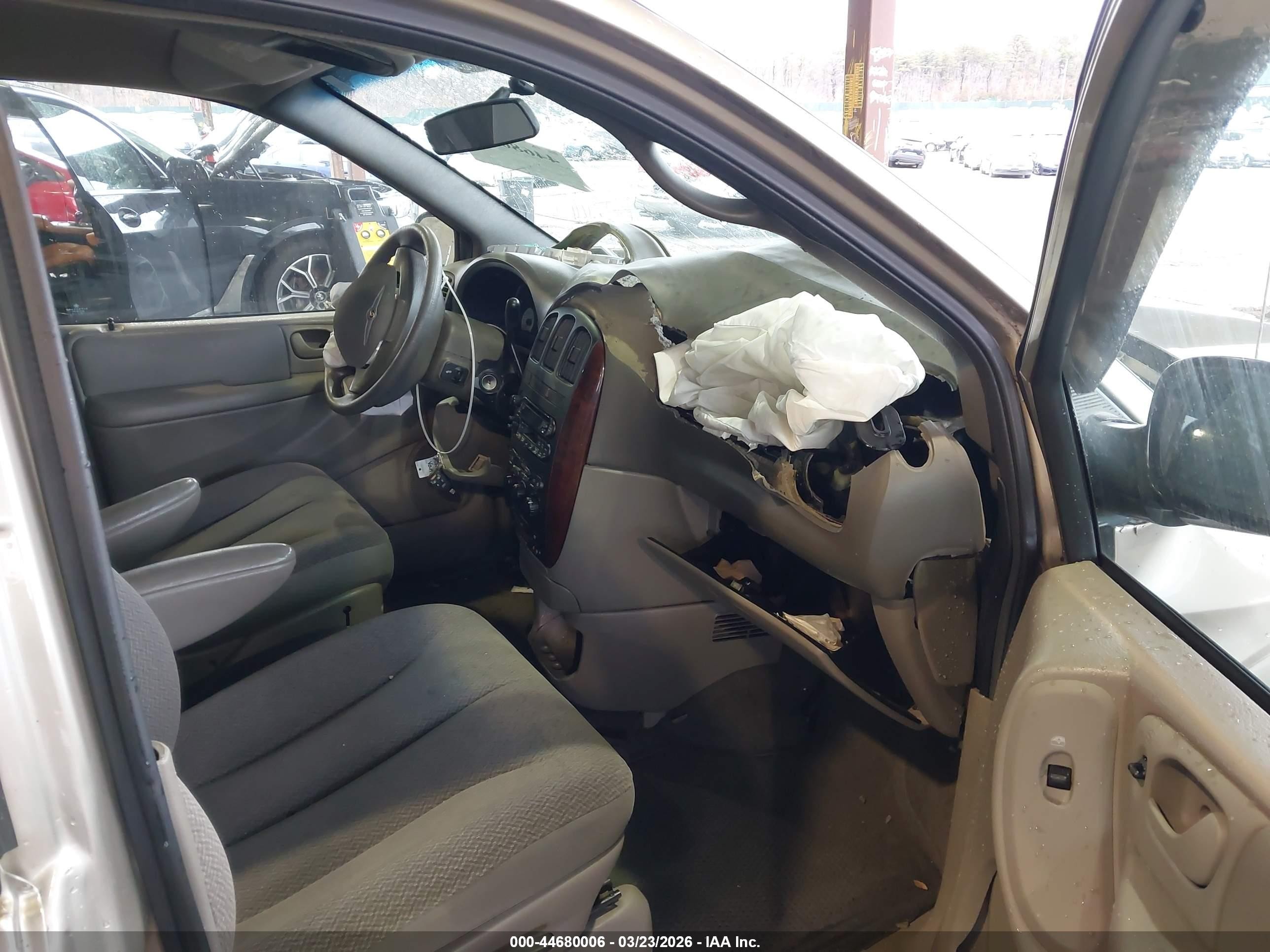 2004 Chrysler Town & Country Lx Beige vin: 2C4GP44R44R577930