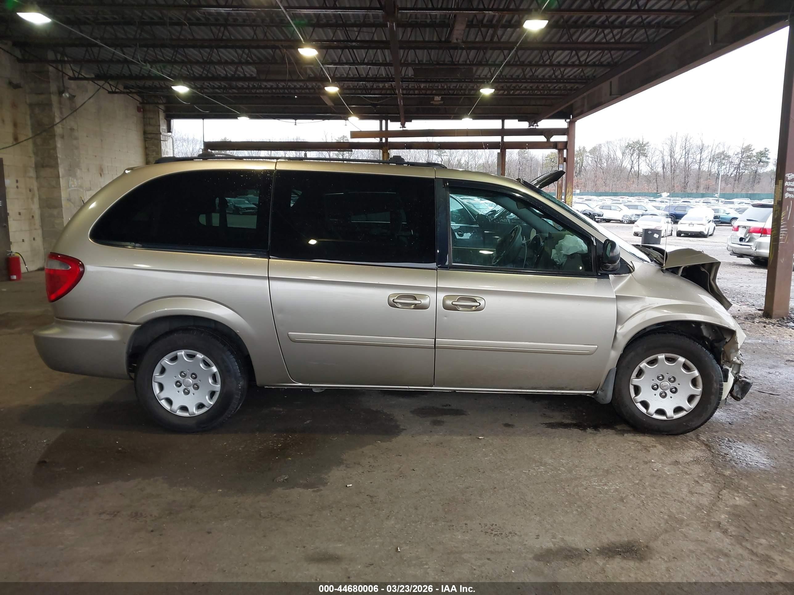 2004 Chrysler Town & Country Lx Beige vin: 2C4GP44R44R577930