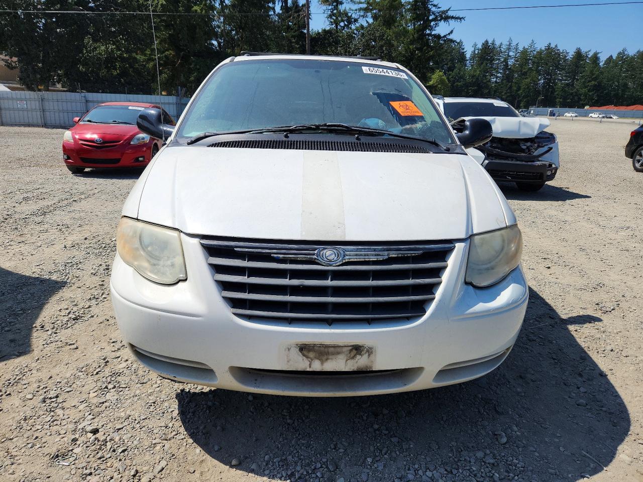 2005 Chrysler Town & Country Lx White vin: 2C4GP44R45R439631