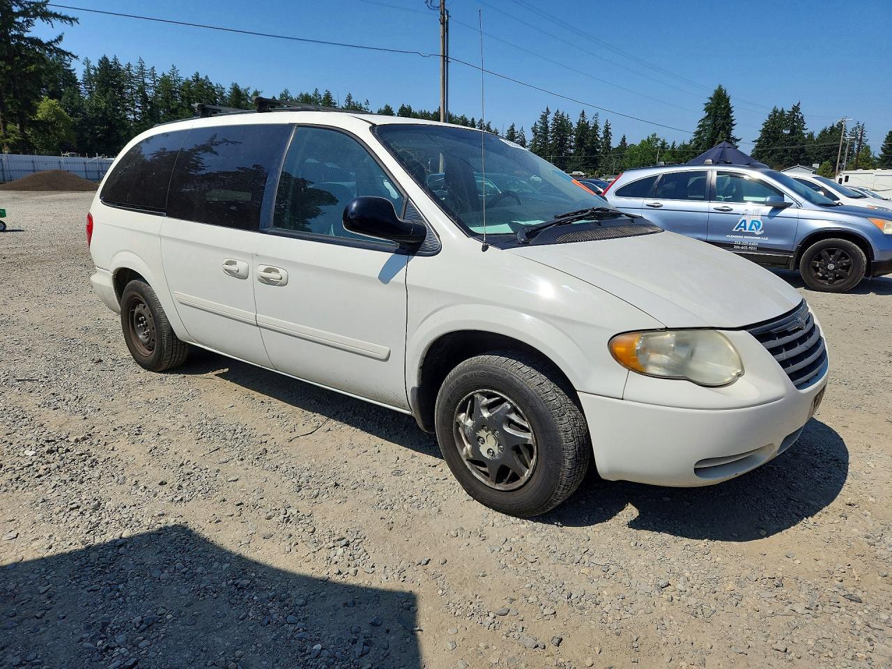 2005 Chrysler Town & Country Lx White vin: 2C4GP44R45R439631