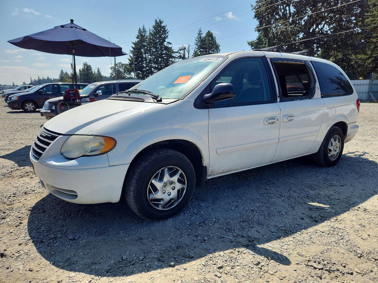 2005 Chrysler Town & Country Lx White vin: 2C4GP44R45R439631