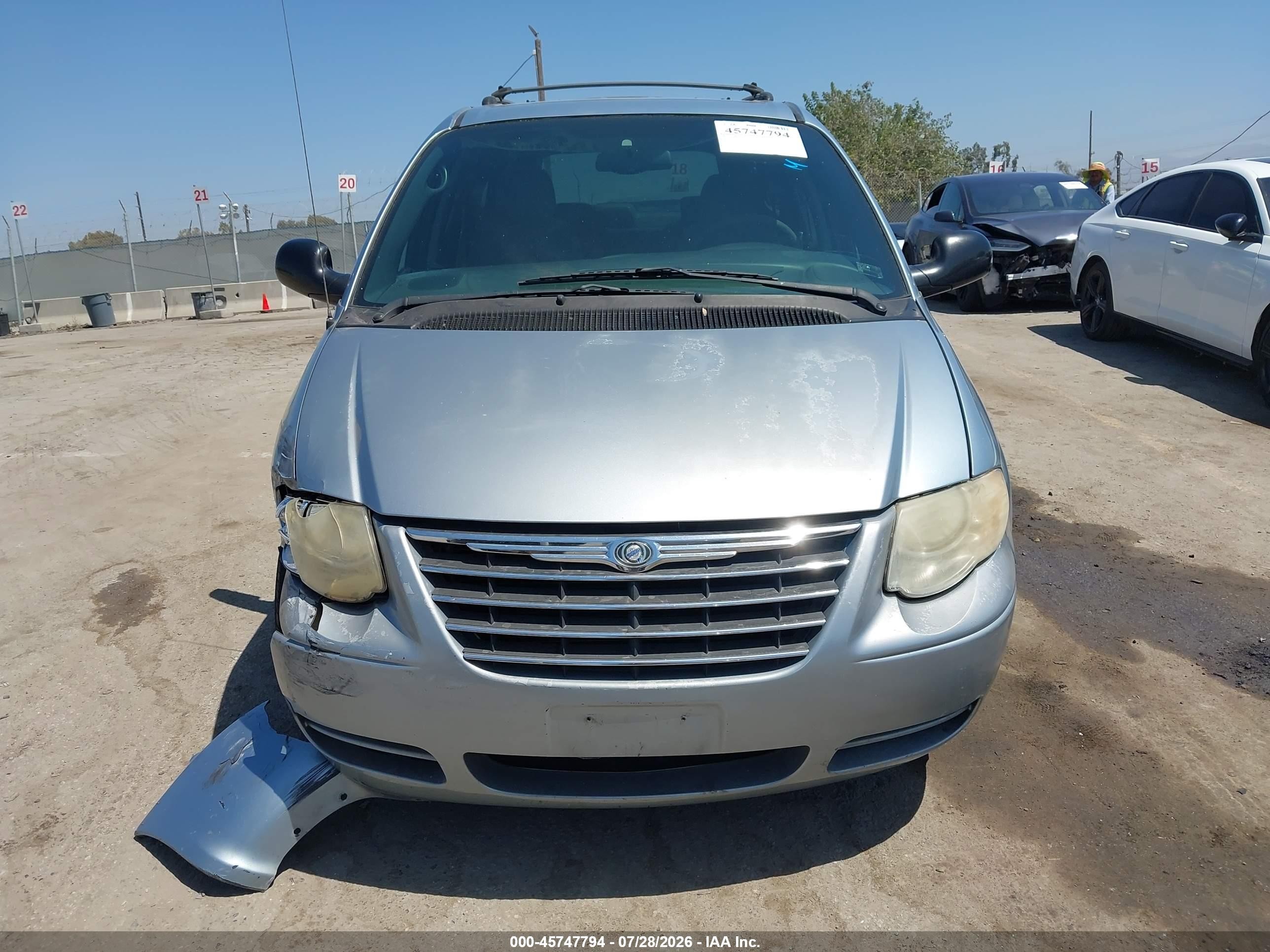 2005 Chrysler Town & Country Lx Light Blue vin: 2C4GP44R55R123445