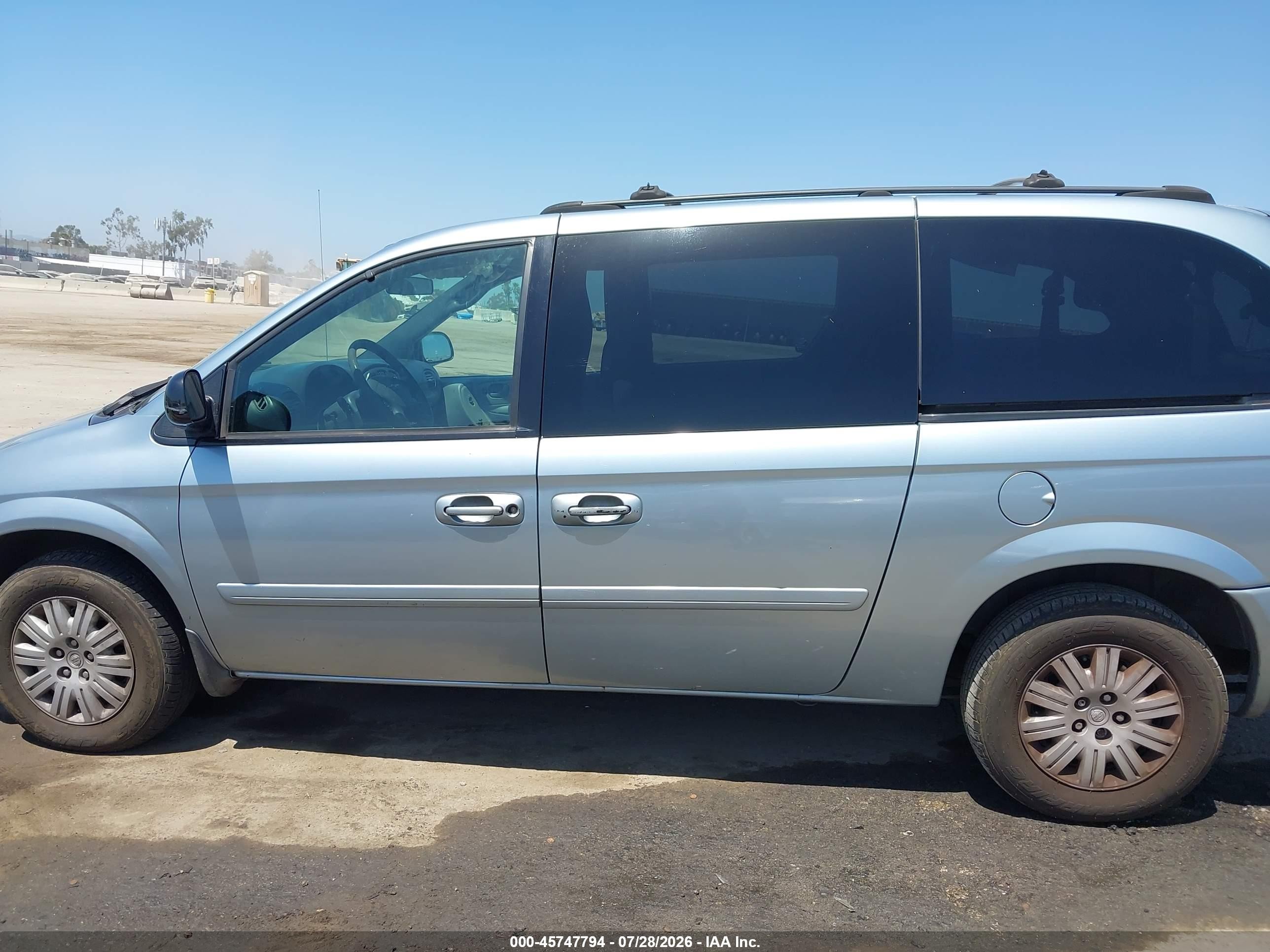 2005 Chrysler Town & Country Lx Light Blue vin: 2C4GP44R55R123445