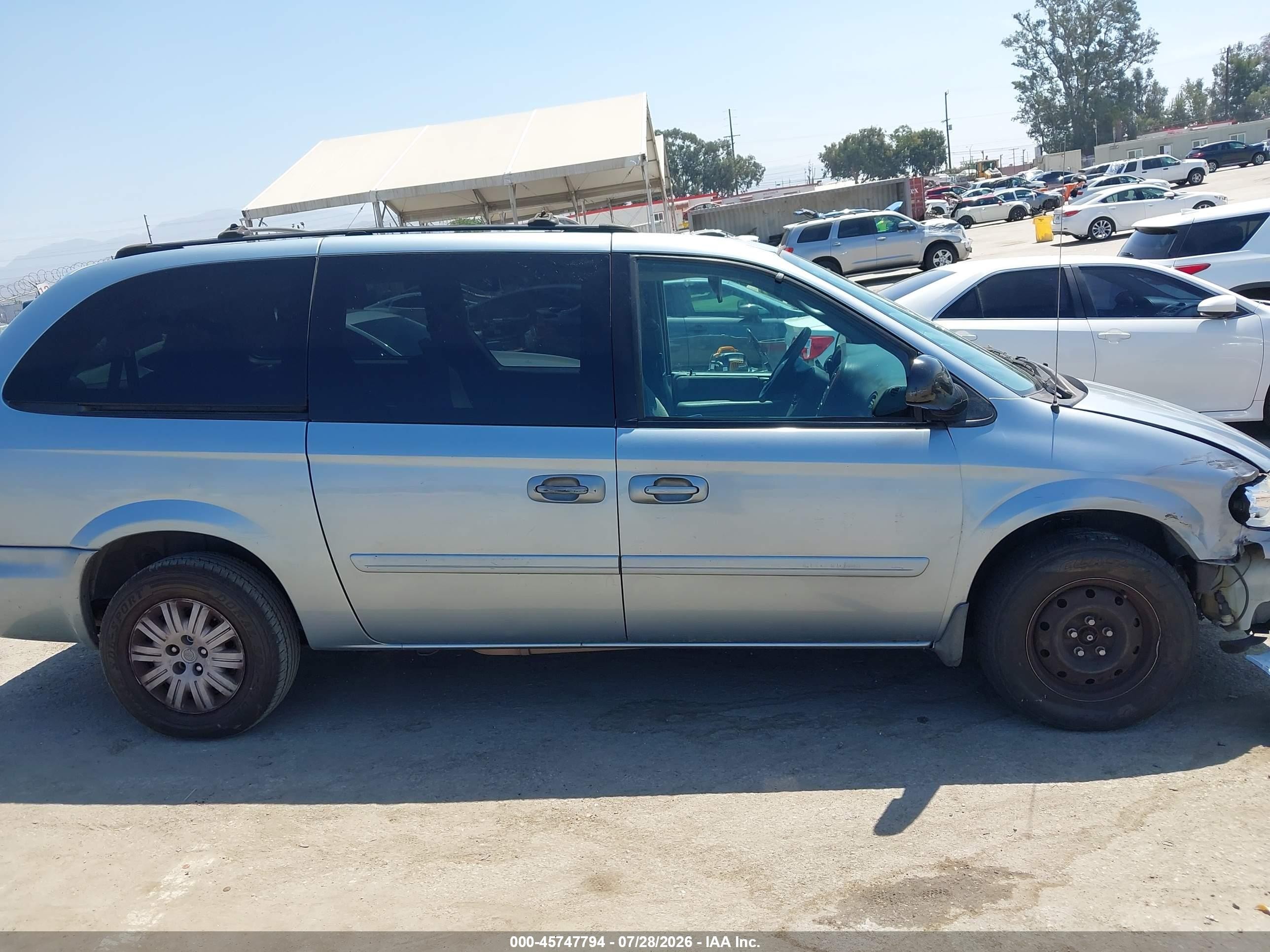 2005 Chrysler Town & Country Lx Light Blue vin: 2C4GP44R55R123445