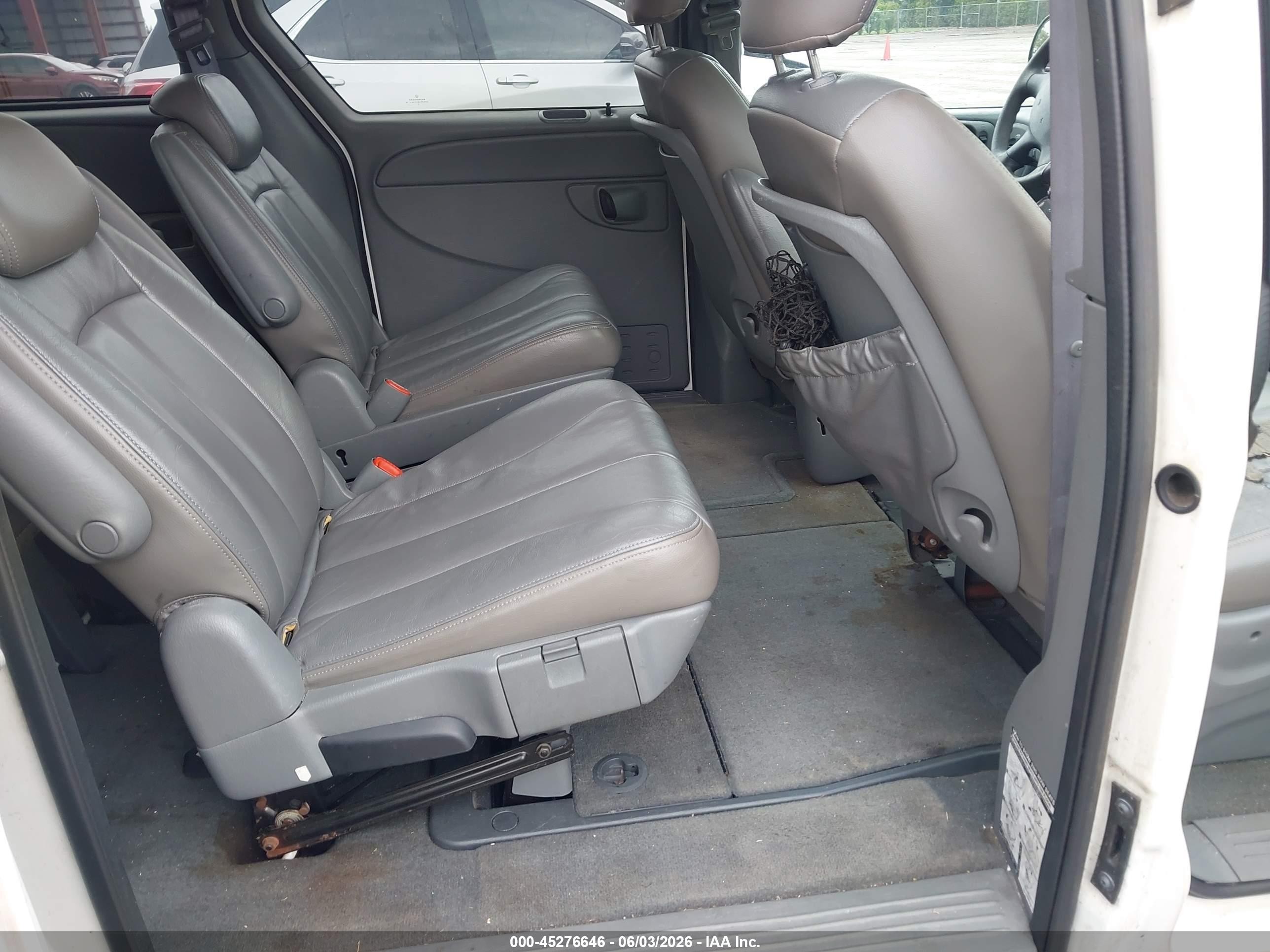 2005 Chrysler Town & Country Lx White vin: 2C4GP44R55R173519