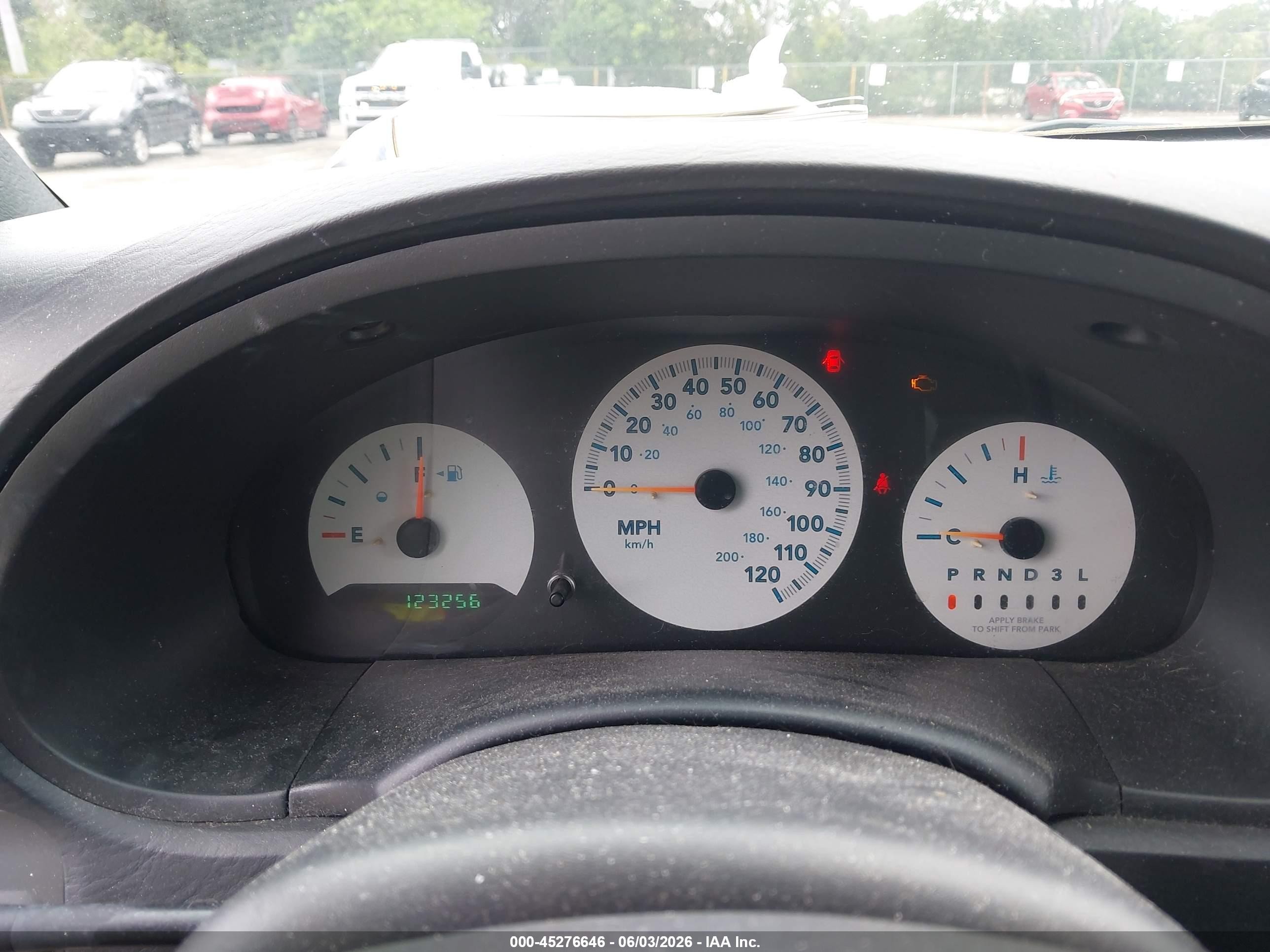 2005 Chrysler Town & Country Lx White vin: 2C4GP44R55R173519