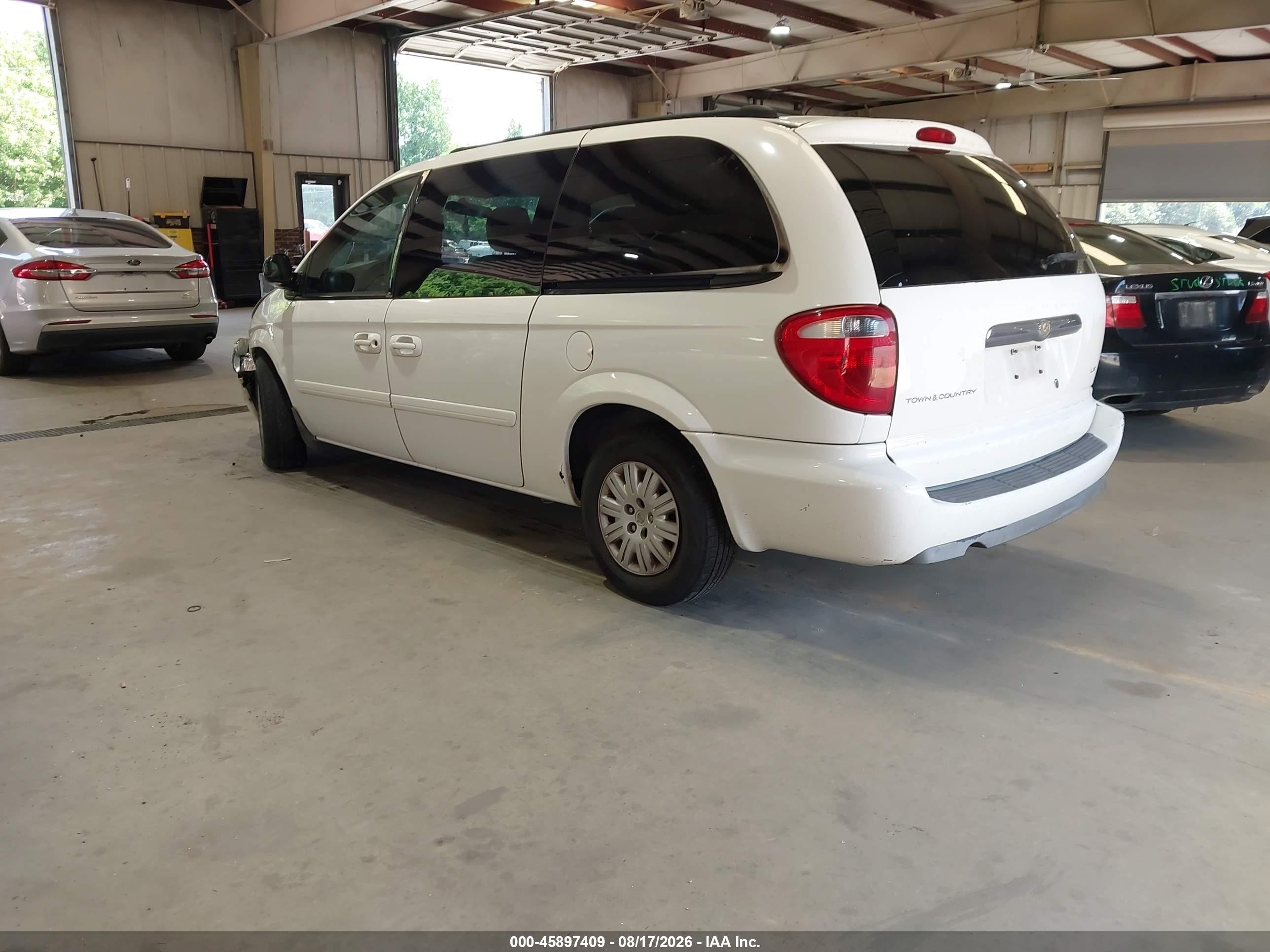 2005 Chrysler Town & Country Lx White vin: 2C4GP44R55R519133