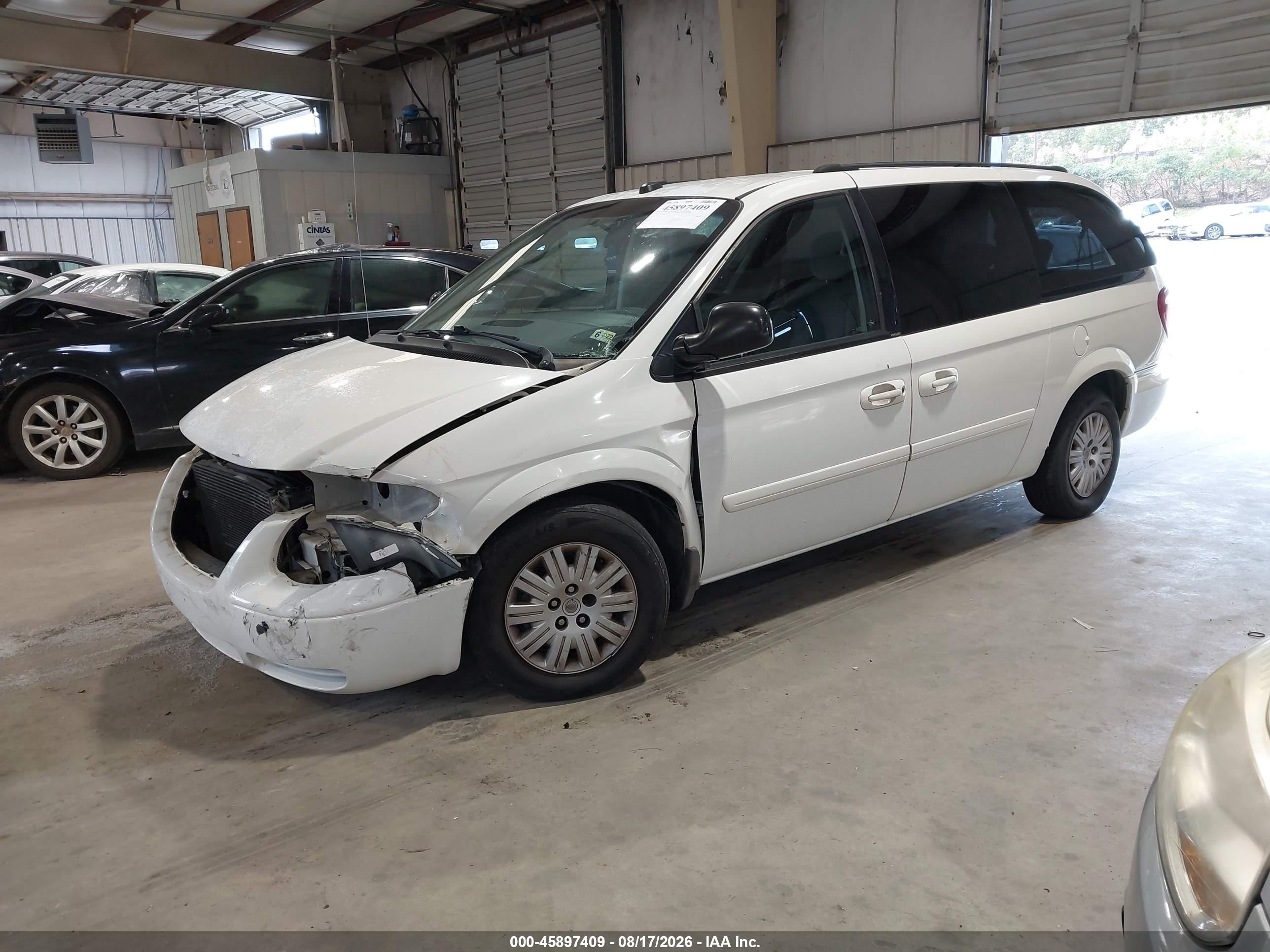 2005 Chrysler Town & Country Lx White vin: 2C4GP44R55R519133