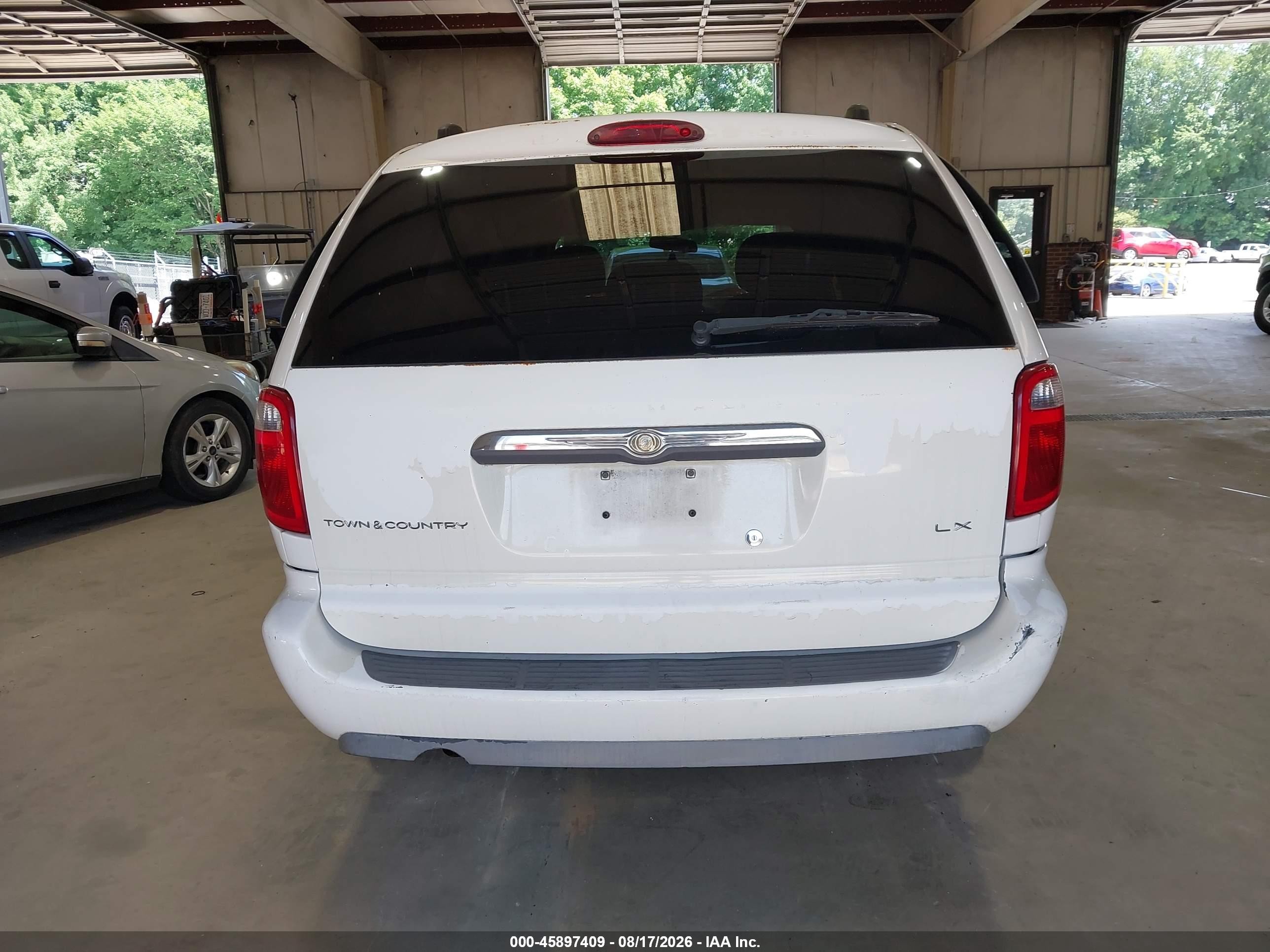 2005 Chrysler Town & Country Lx White vin: 2C4GP44R55R519133