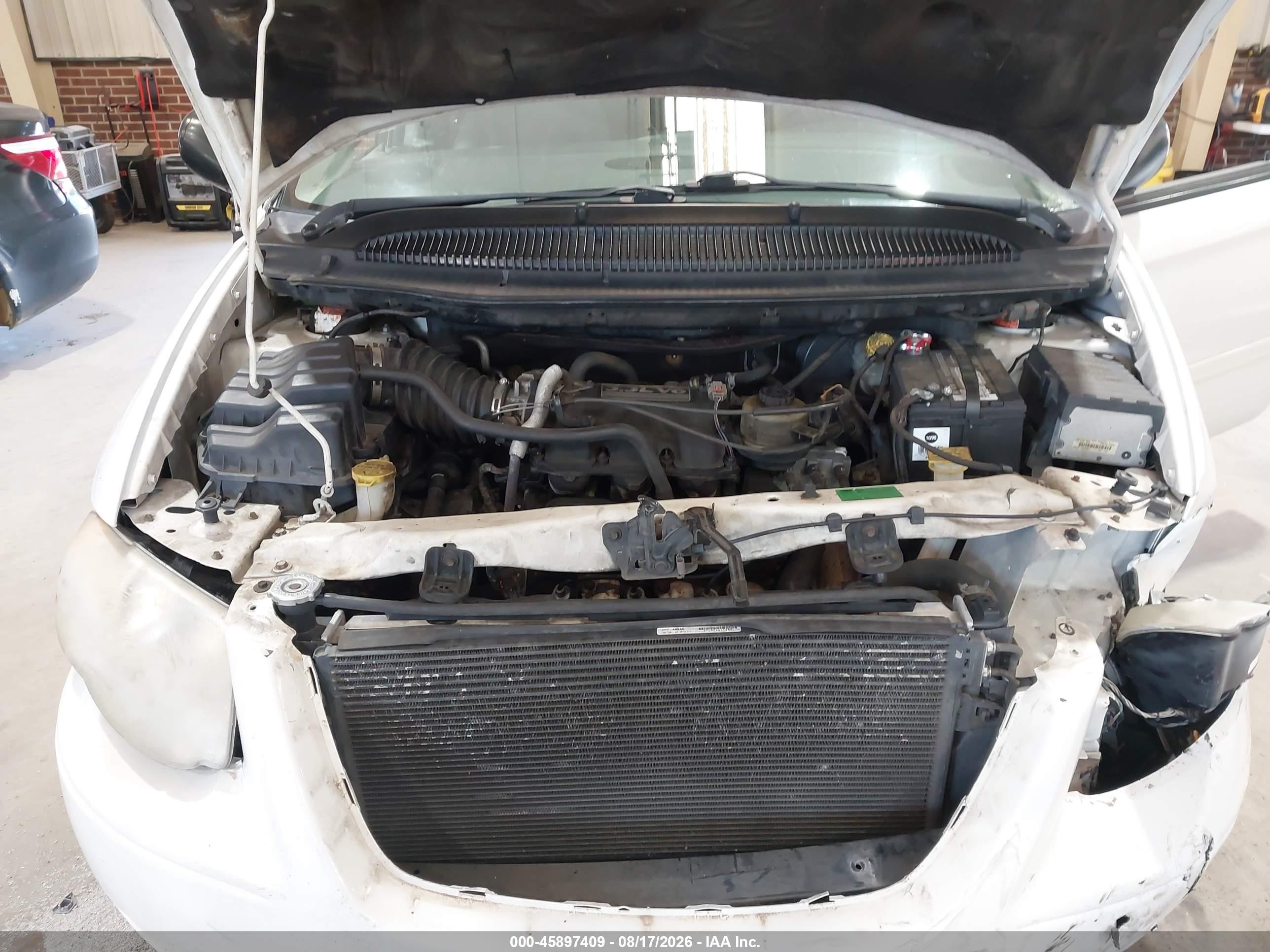 2005 Chrysler Town & Country Lx White vin: 2C4GP44R55R519133