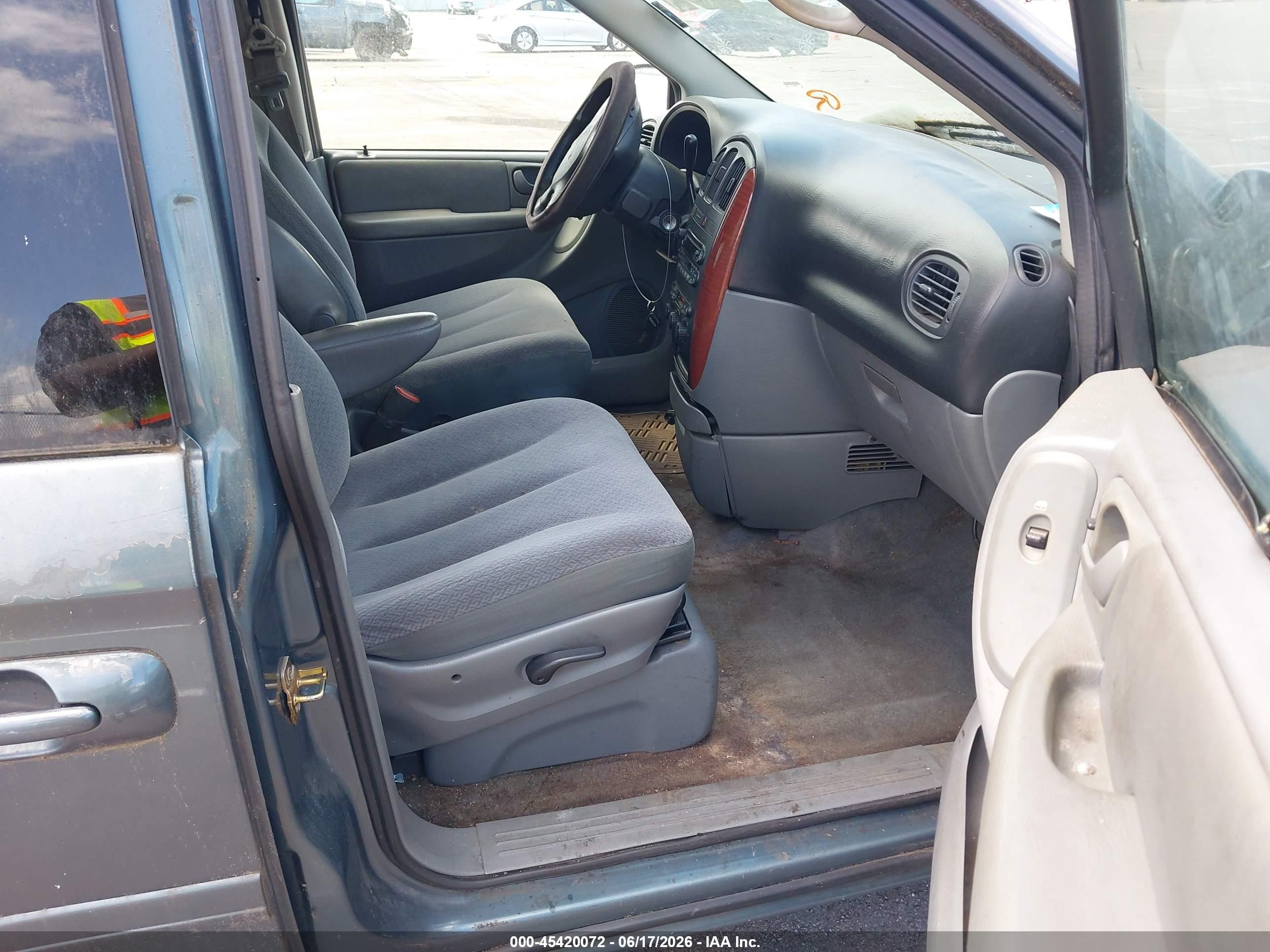 2005 Chrysler Town & Country Lx Gray vin: 2C4GP44R55R542881