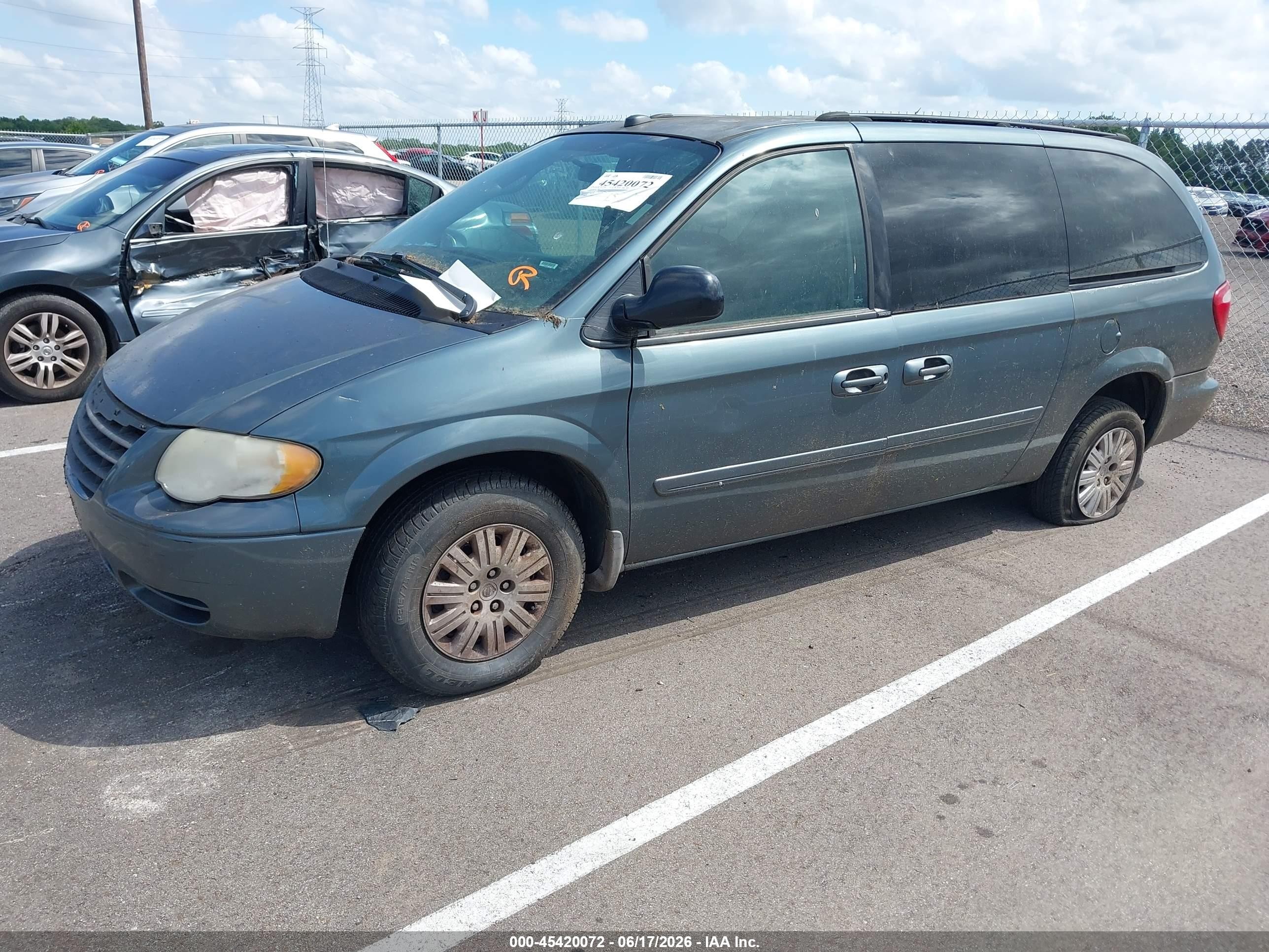 2005 Chrysler Town & Country Lx Gray vin: 2C4GP44R55R542881