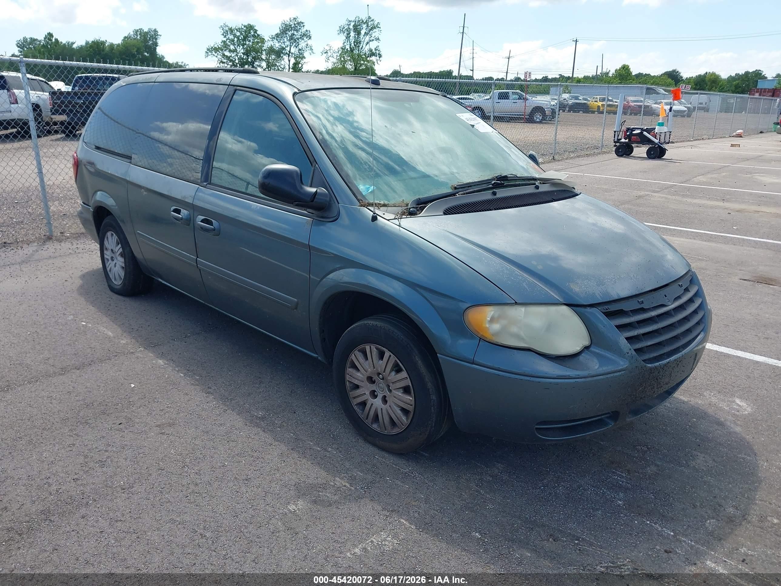 2005 Chrysler Town & Country Lx Gray vin: 2C4GP44R55R542881