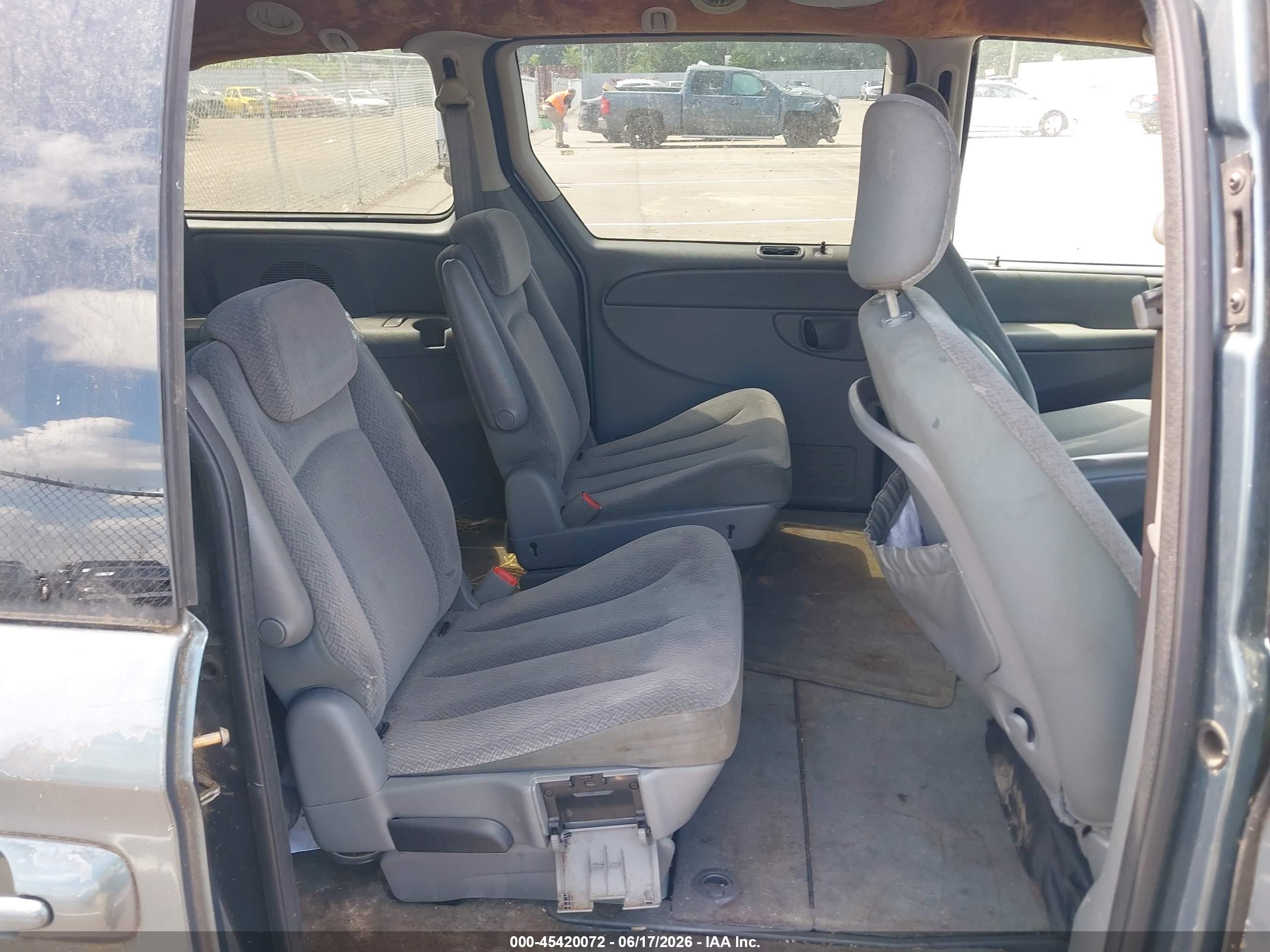 2005 Chrysler Town & Country Lx Gray vin: 2C4GP44R55R542881