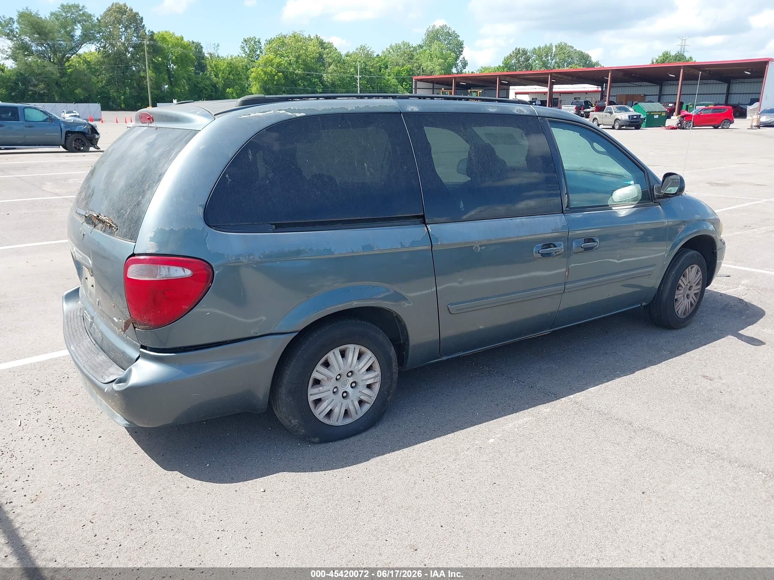 2005 Chrysler Town & Country Lx Gray vin: 2C4GP44R55R542881
