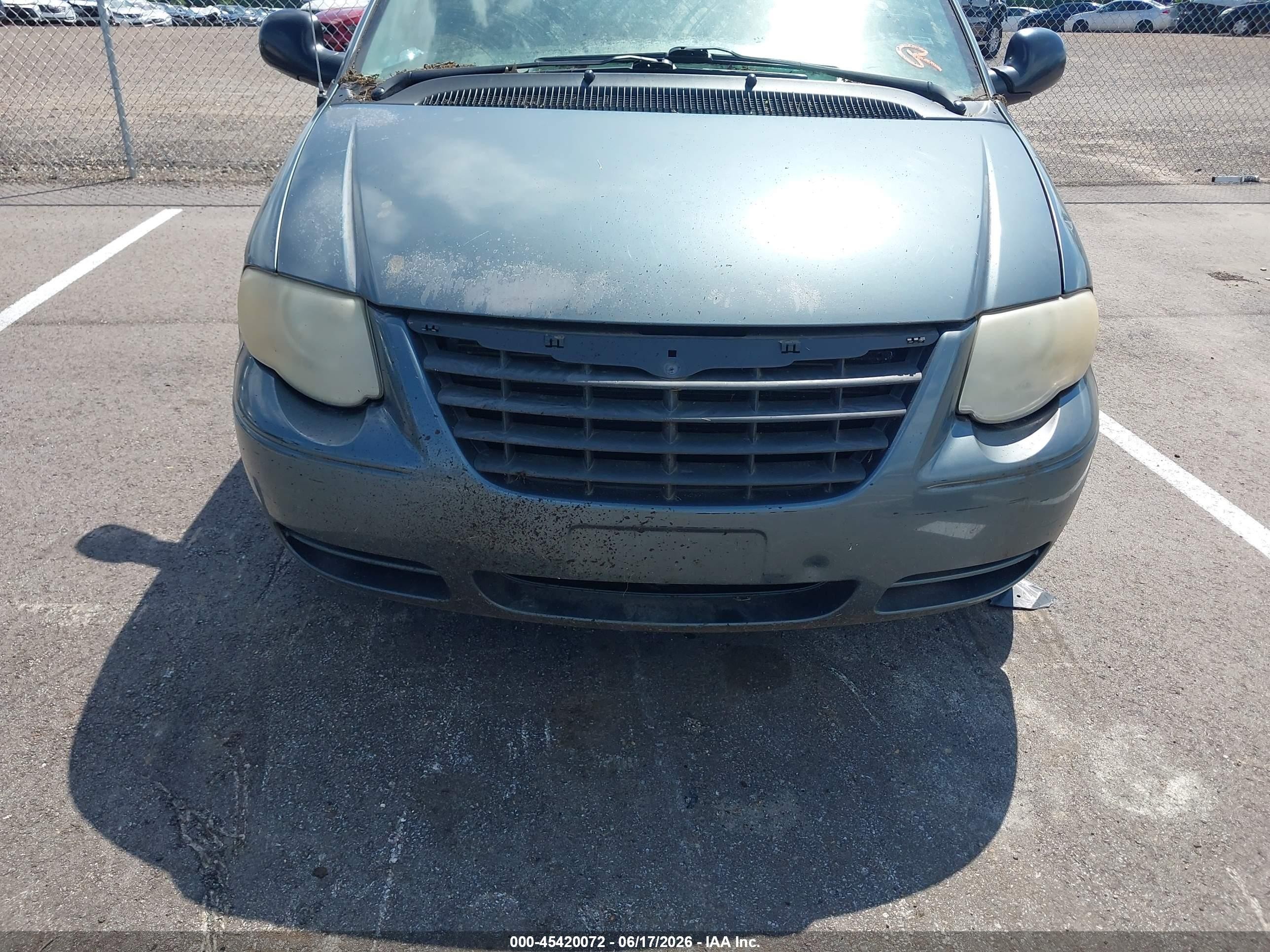 2005 Chrysler Town & Country Lx Gray vin: 2C4GP44R55R542881
