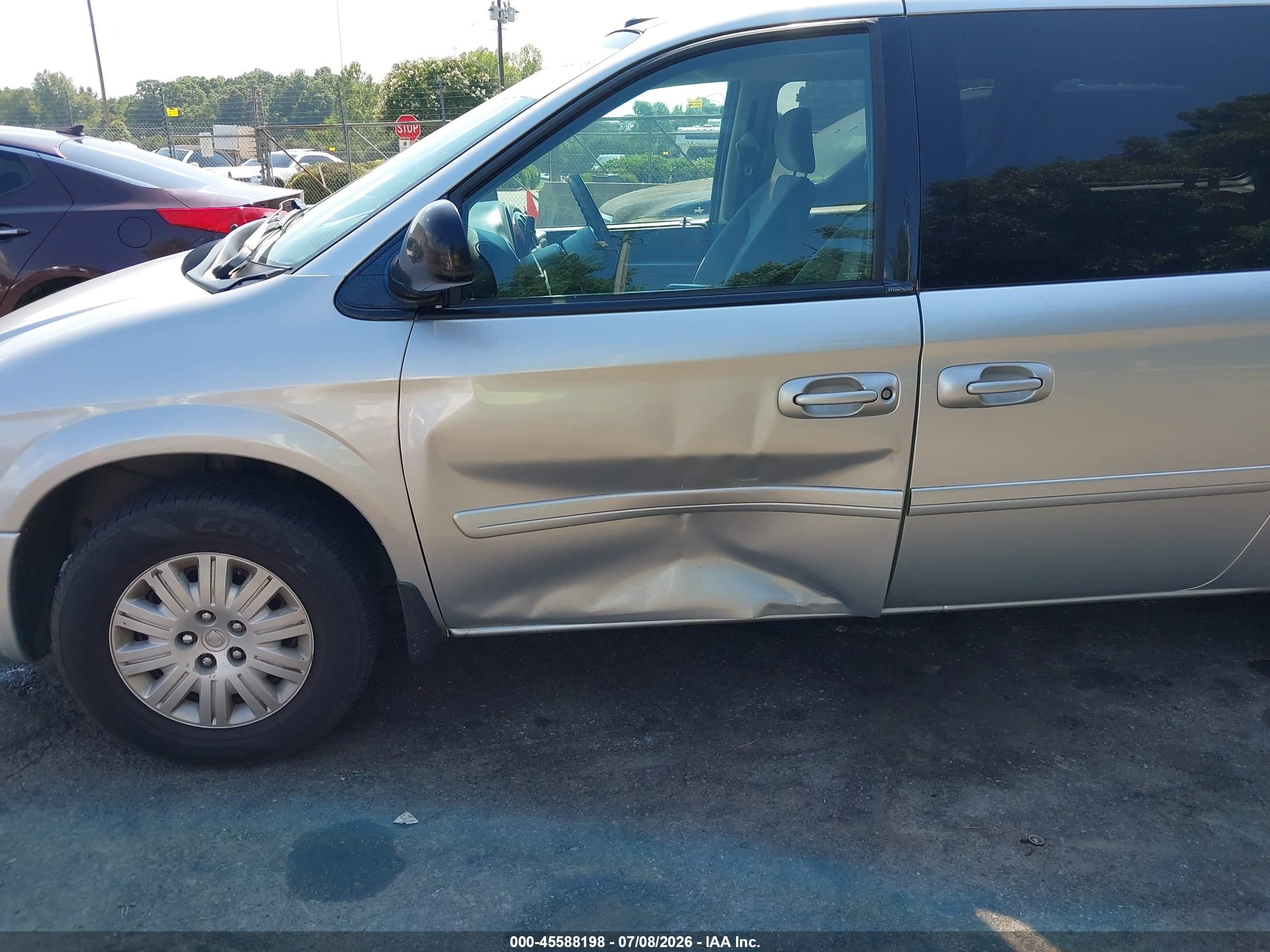 2005 Chrysler Town & Country Lx Silver vin: 2C4GP44R55R551189