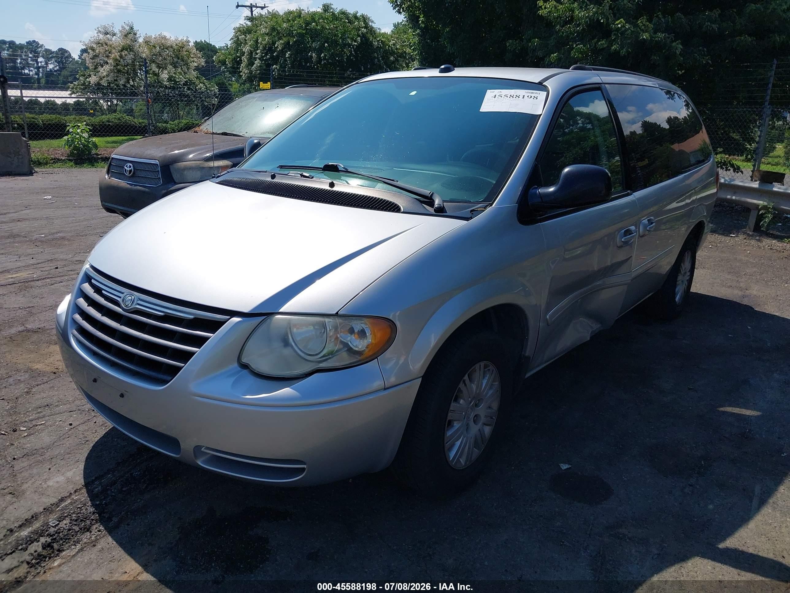 2005 Chrysler Town & Country Lx Silver vin: 2C4GP44R55R551189