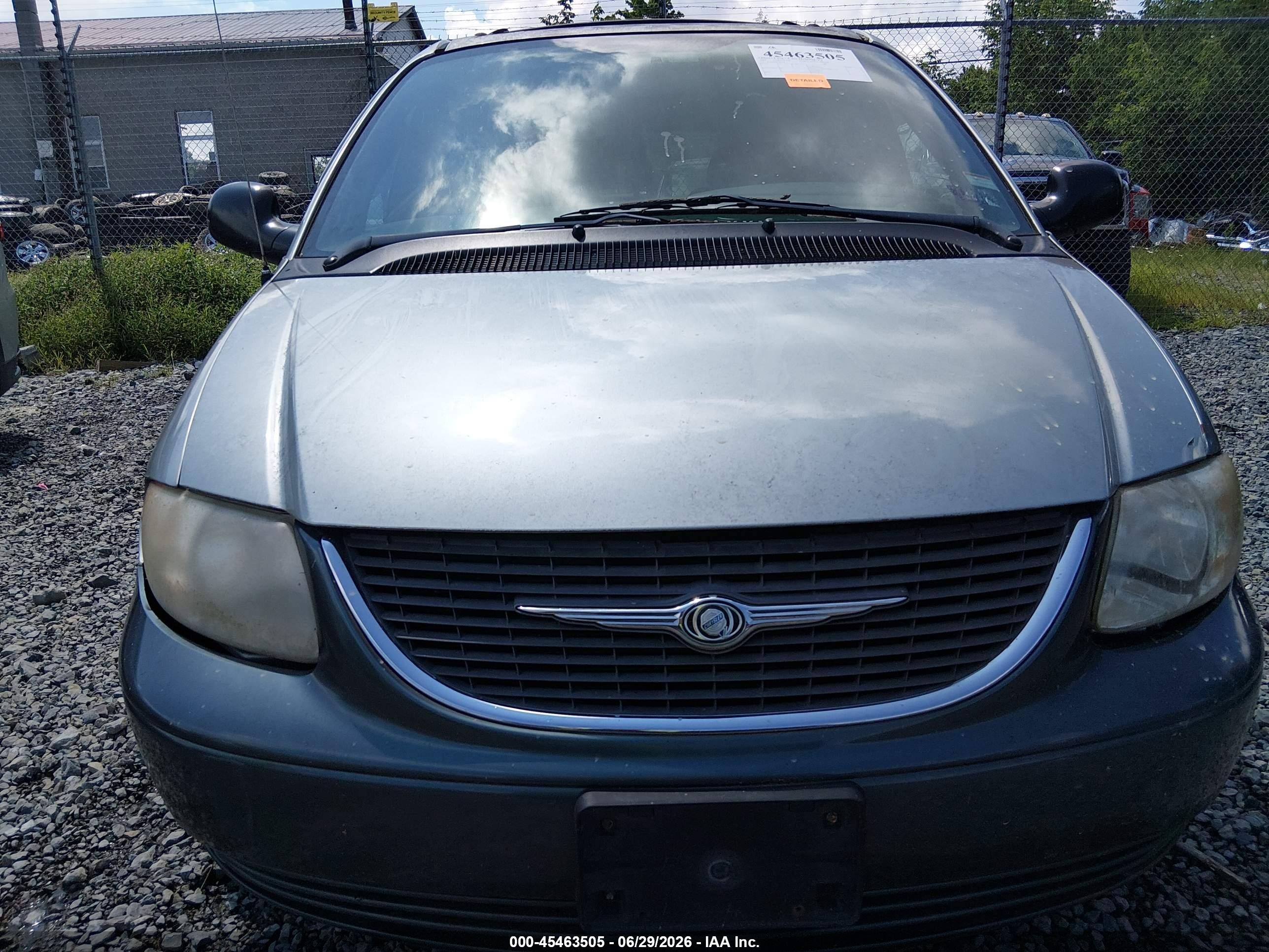 2004 Chrysler Town & Country Lx Silver vin: 2C4GP44R74R589358