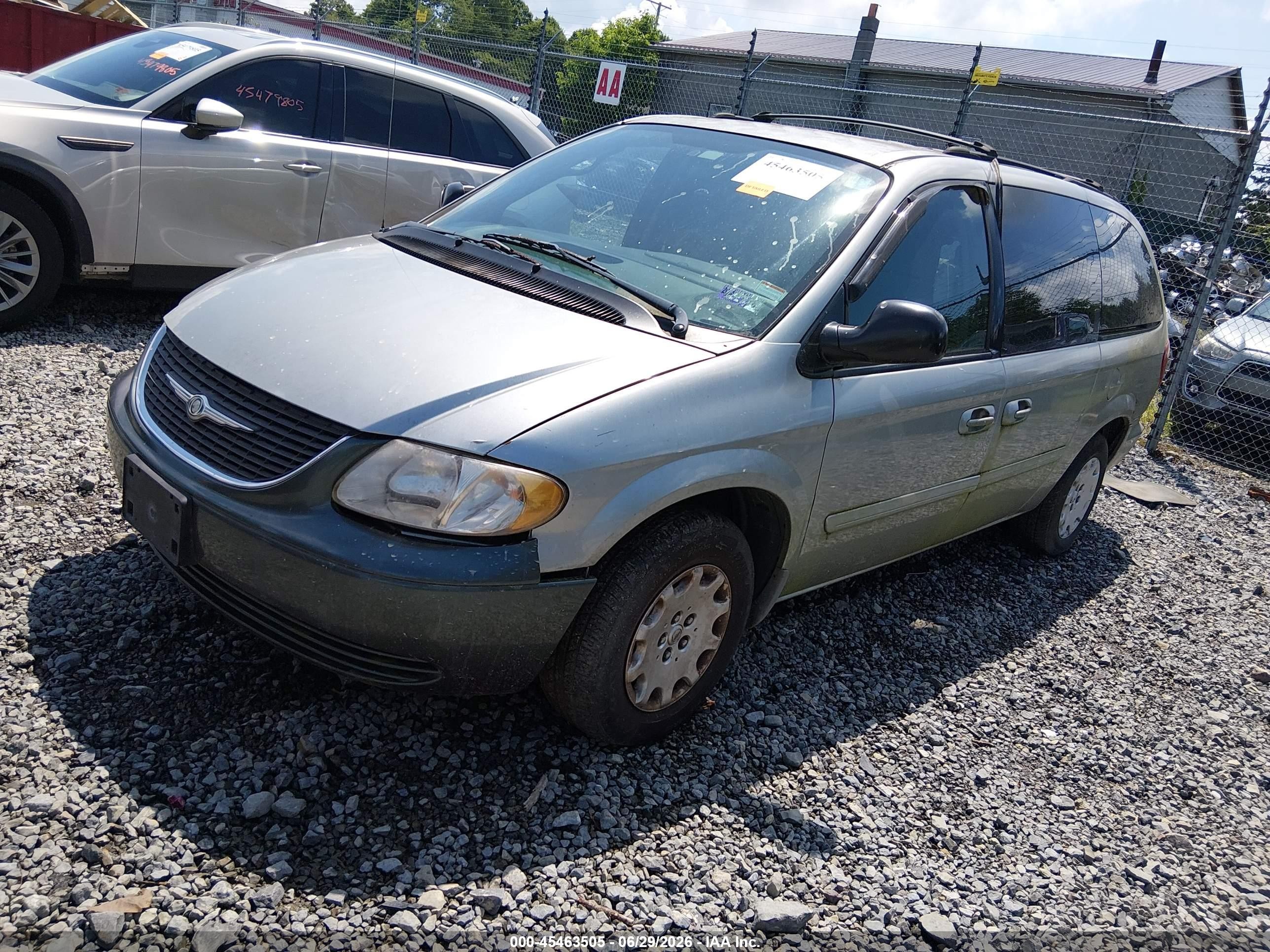 2004 Chrysler Town & Country Lx Silver vin: 2C4GP44R74R589358