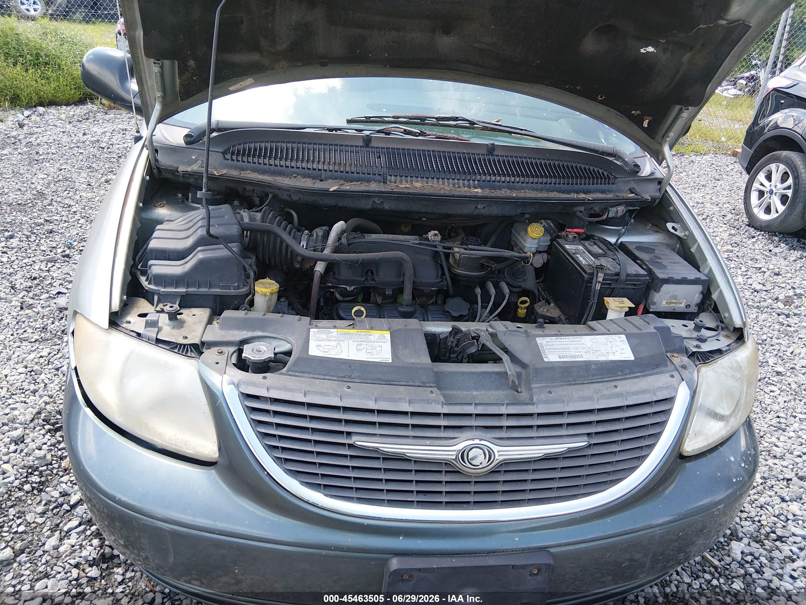 2004 Chrysler Town & Country Lx Silver vin: 2C4GP44R74R589358