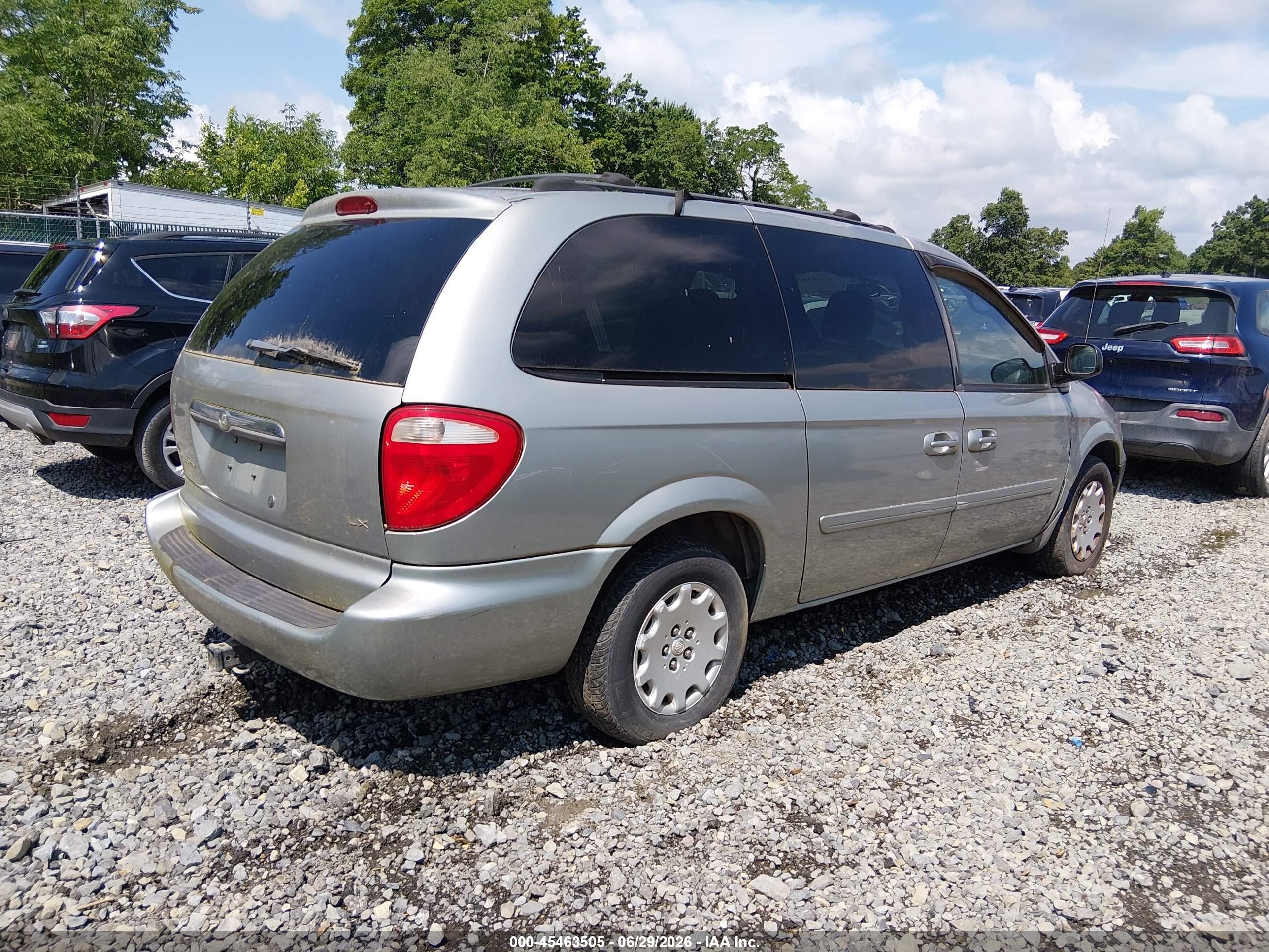 2004 Chrysler Town & Country Lx Silver vin: 2C4GP44R74R589358