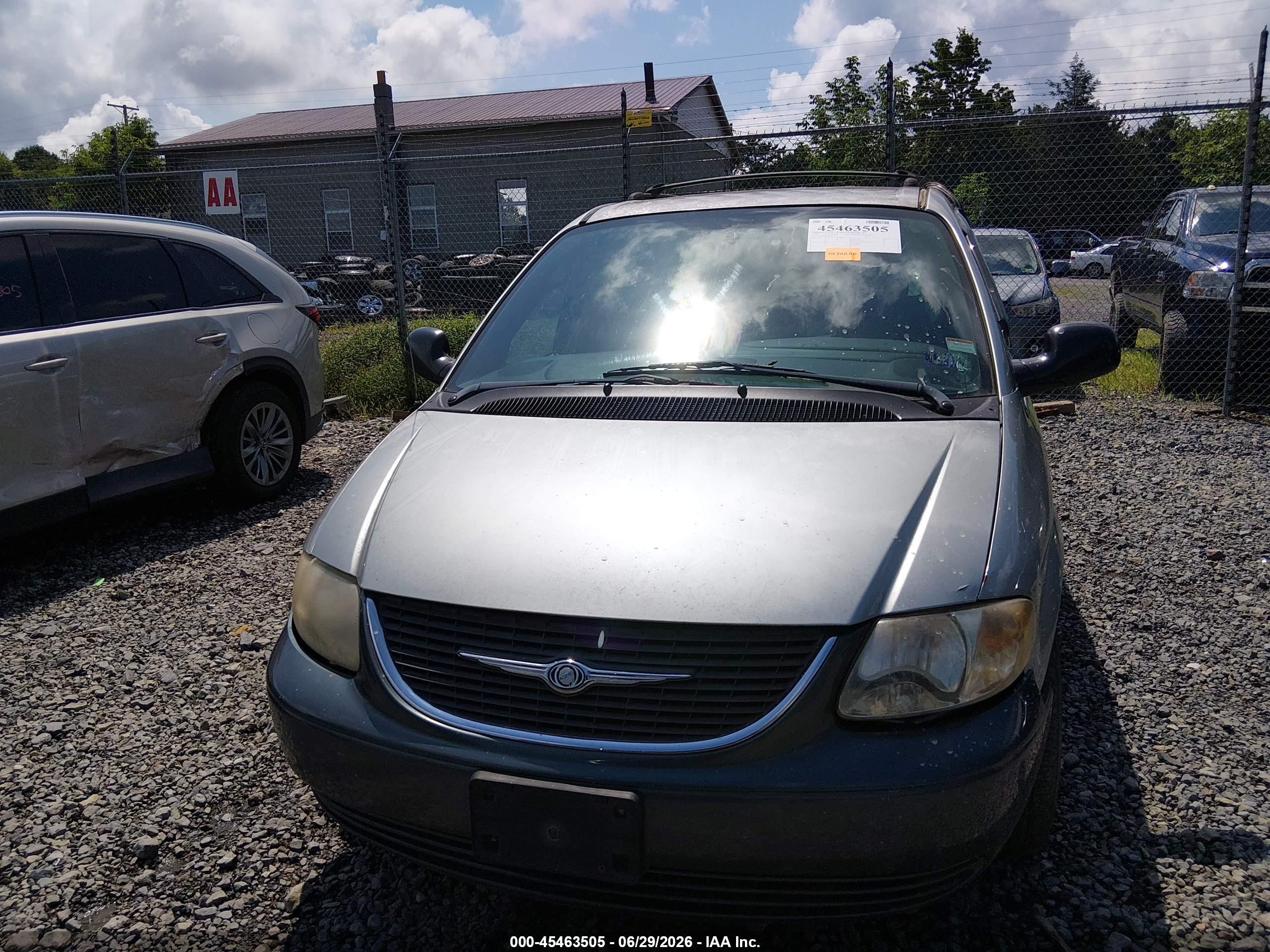 2004 Chrysler Town & Country Lx Silver vin: 2C4GP44R74R589358