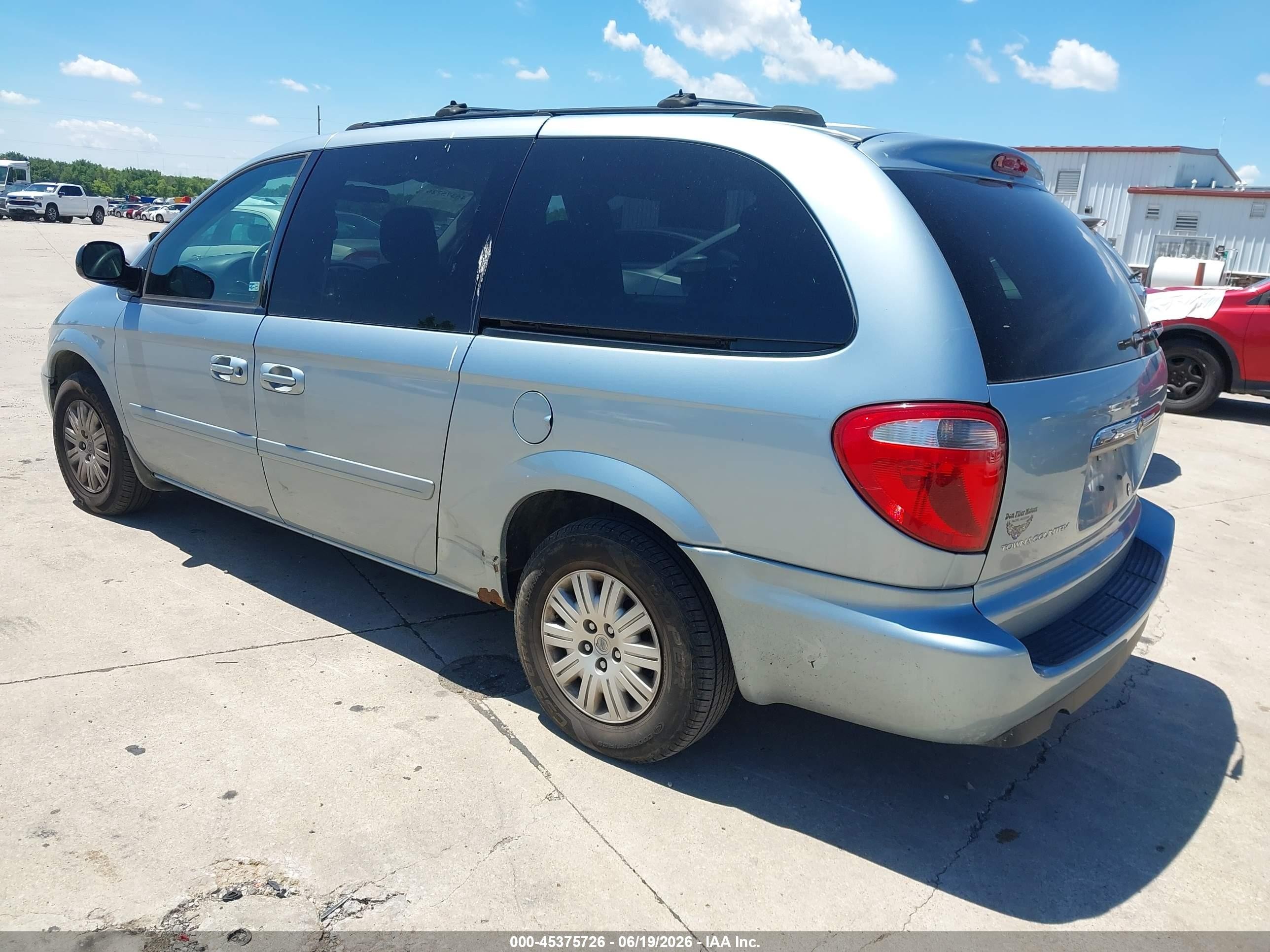 2005 Chrysler Town & Country Lx Silver vin: 2C4GP44R75R255056