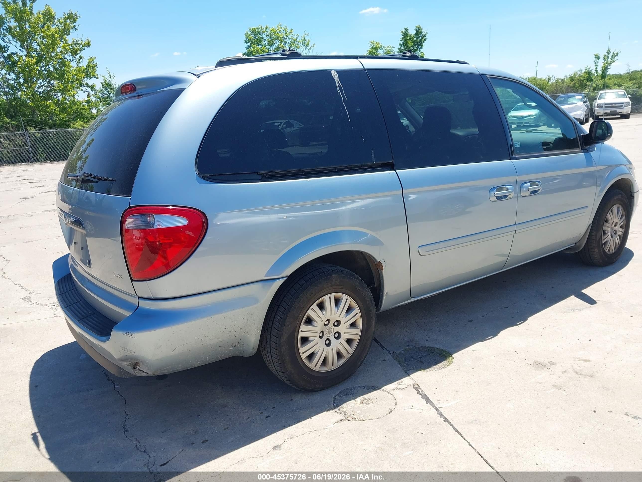 2005 Chrysler Town & Country Lx Silver vin: 2C4GP44R75R255056