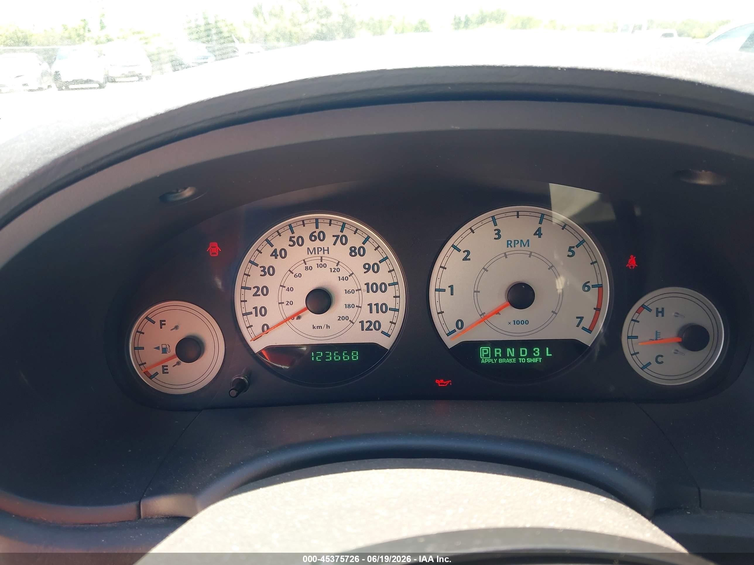 2005 Chrysler Town & Country Lx Silver vin: 2C4GP44R75R255056