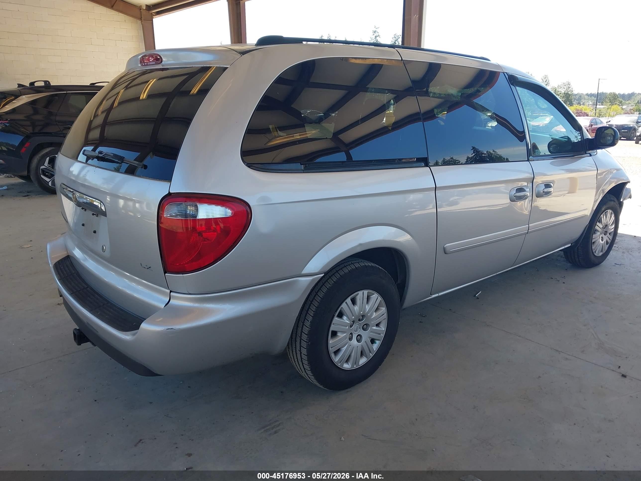 2005 Chrysler Town & Country Lx Silver vin: 2C4GP44R75R472347