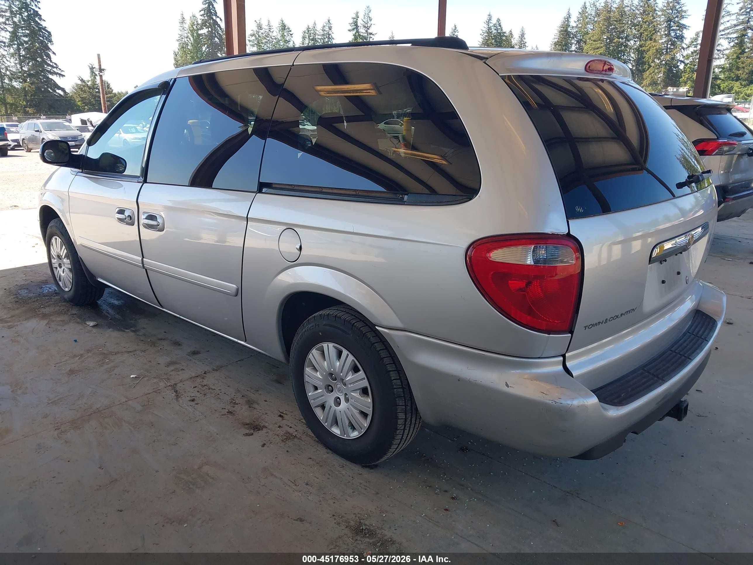 2005 Chrysler Town & Country Lx Silver vin: 2C4GP44R75R472347