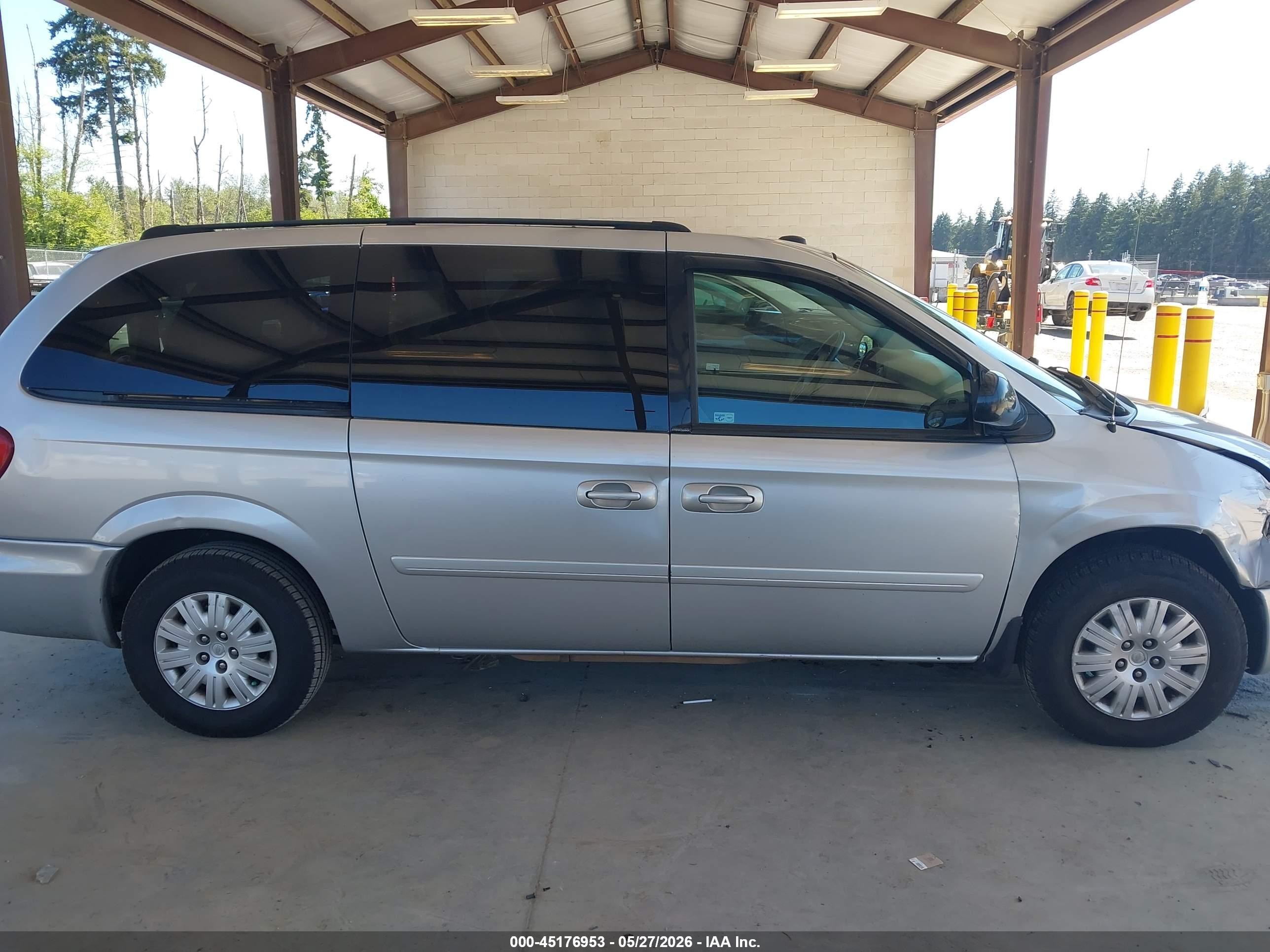 2005 Chrysler Town & Country Lx Silver vin: 2C4GP44R75R472347