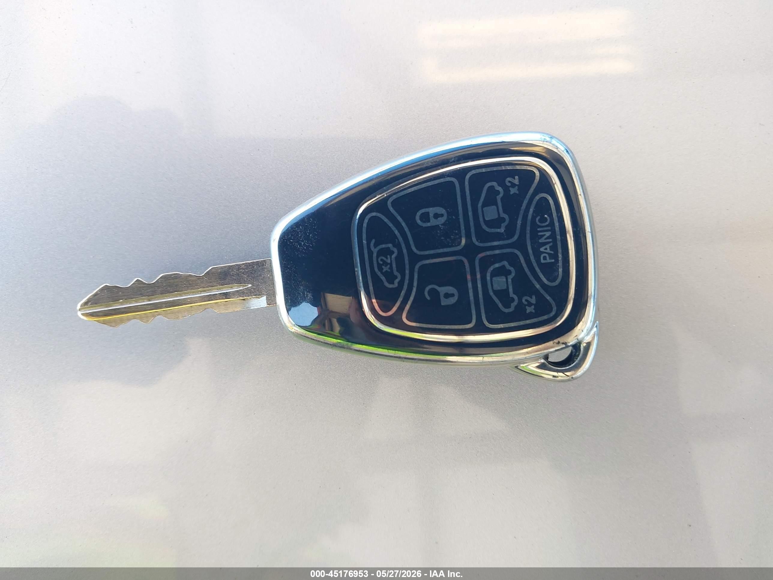 2005 Chrysler Town & Country Lx Silver vin: 2C4GP44R75R472347