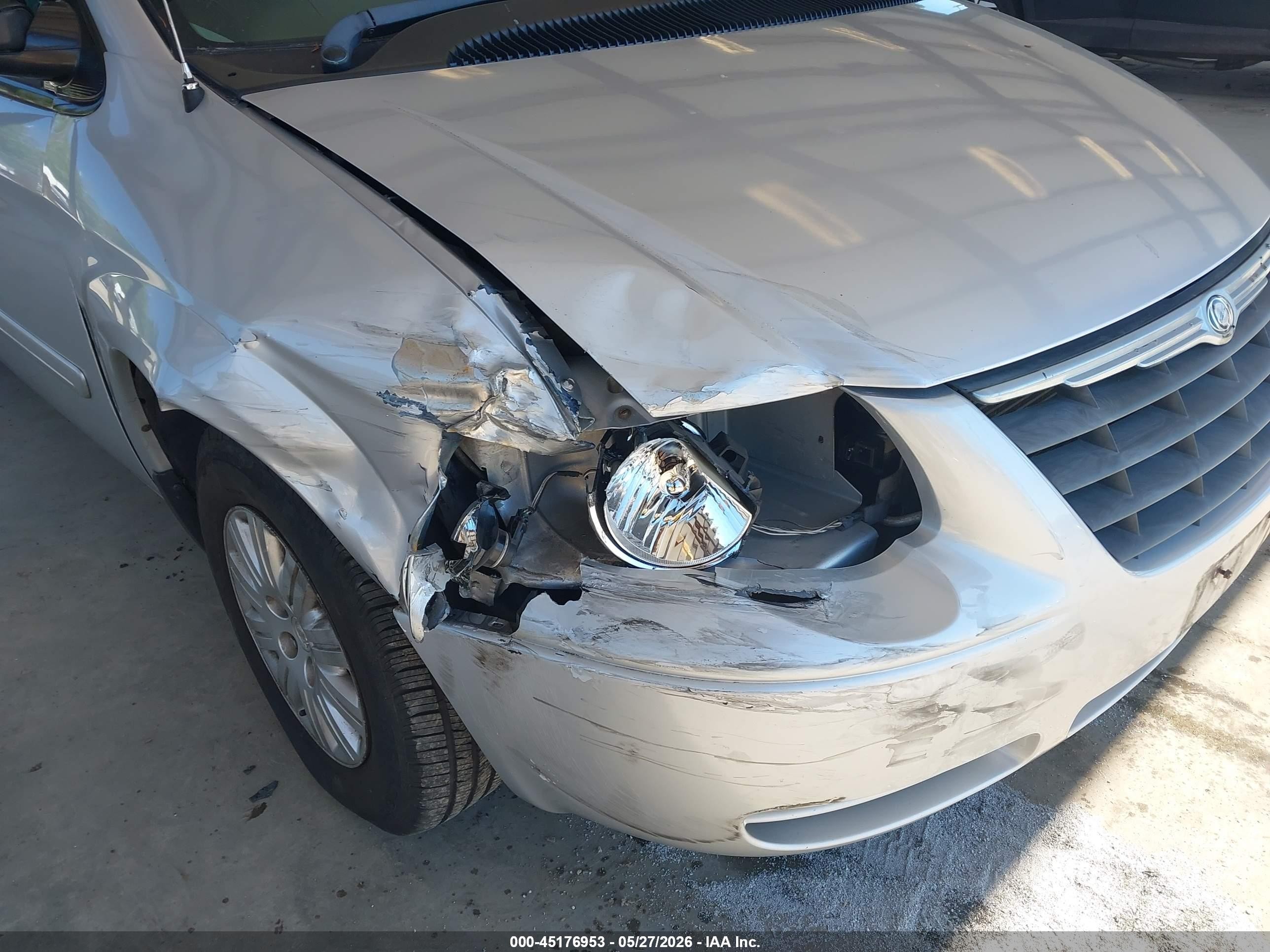2005 Chrysler Town & Country Lx Silver vin: 2C4GP44R75R472347