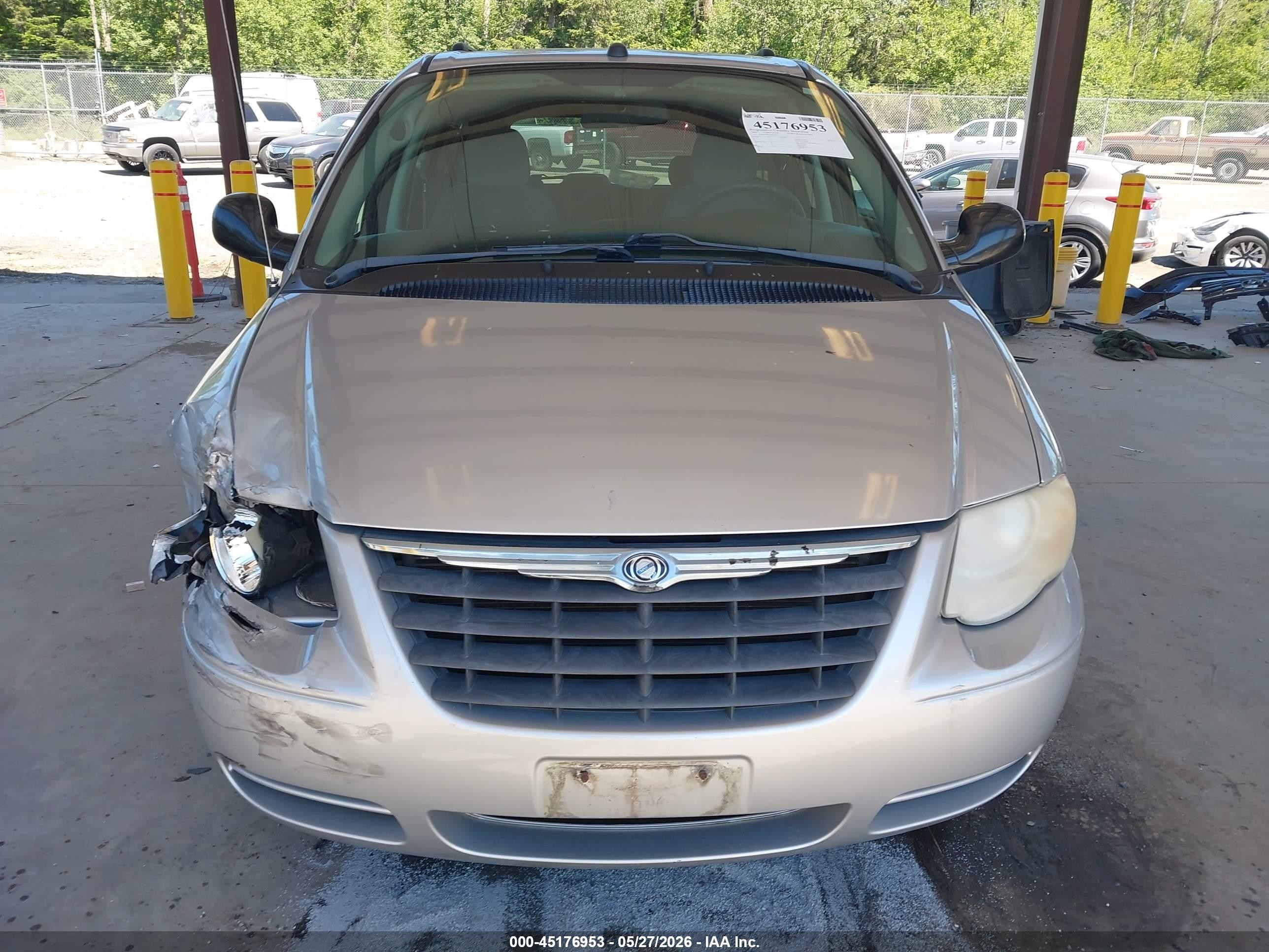 2005 Chrysler Town & Country Lx Silver vin: 2C4GP44R75R472347