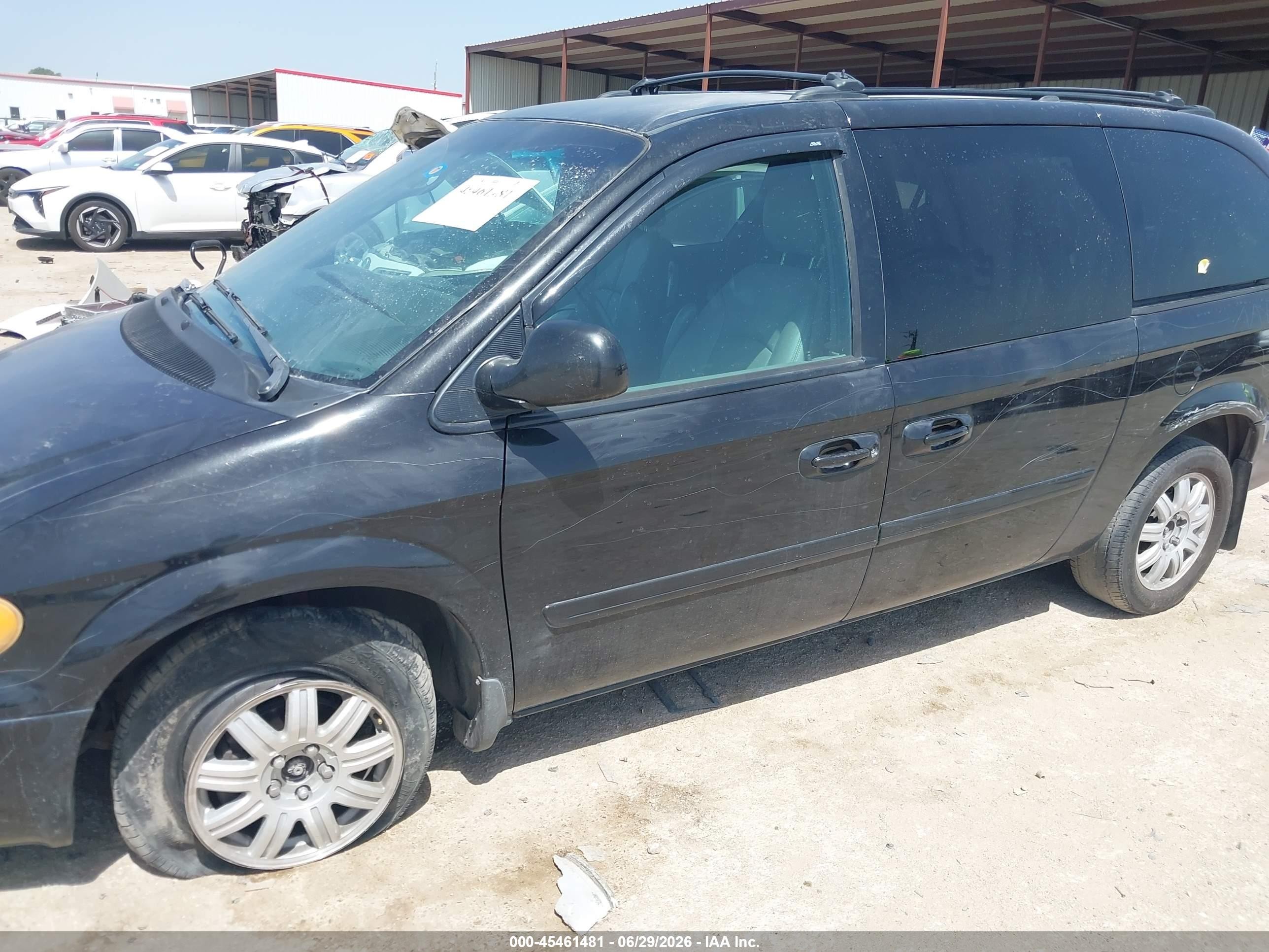 2005 Chrysler Town & Country Lx Black vin: 2C4GP44R85R179752