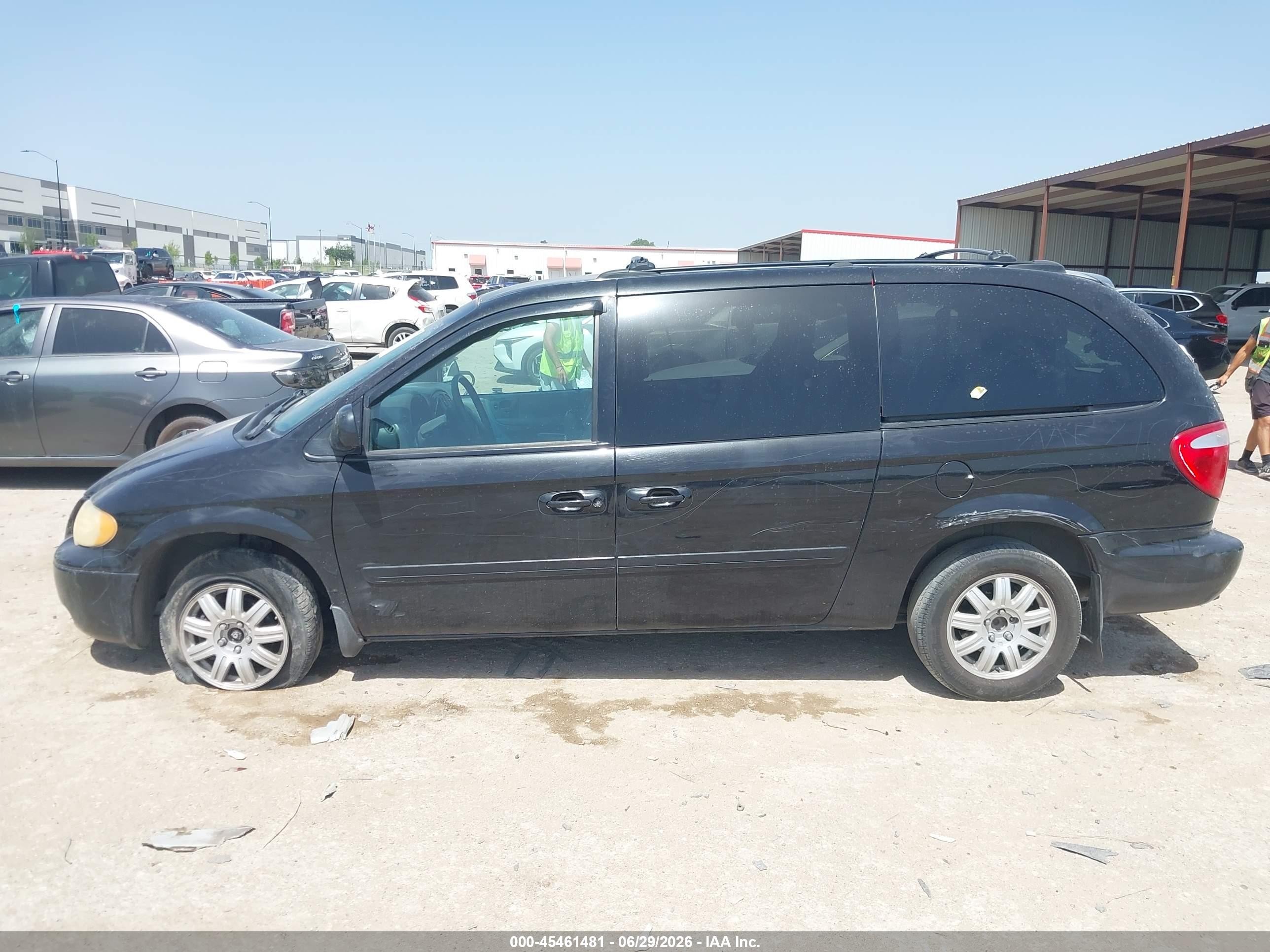 2005 Chrysler Town & Country Lx Black vin: 2C4GP44R85R179752