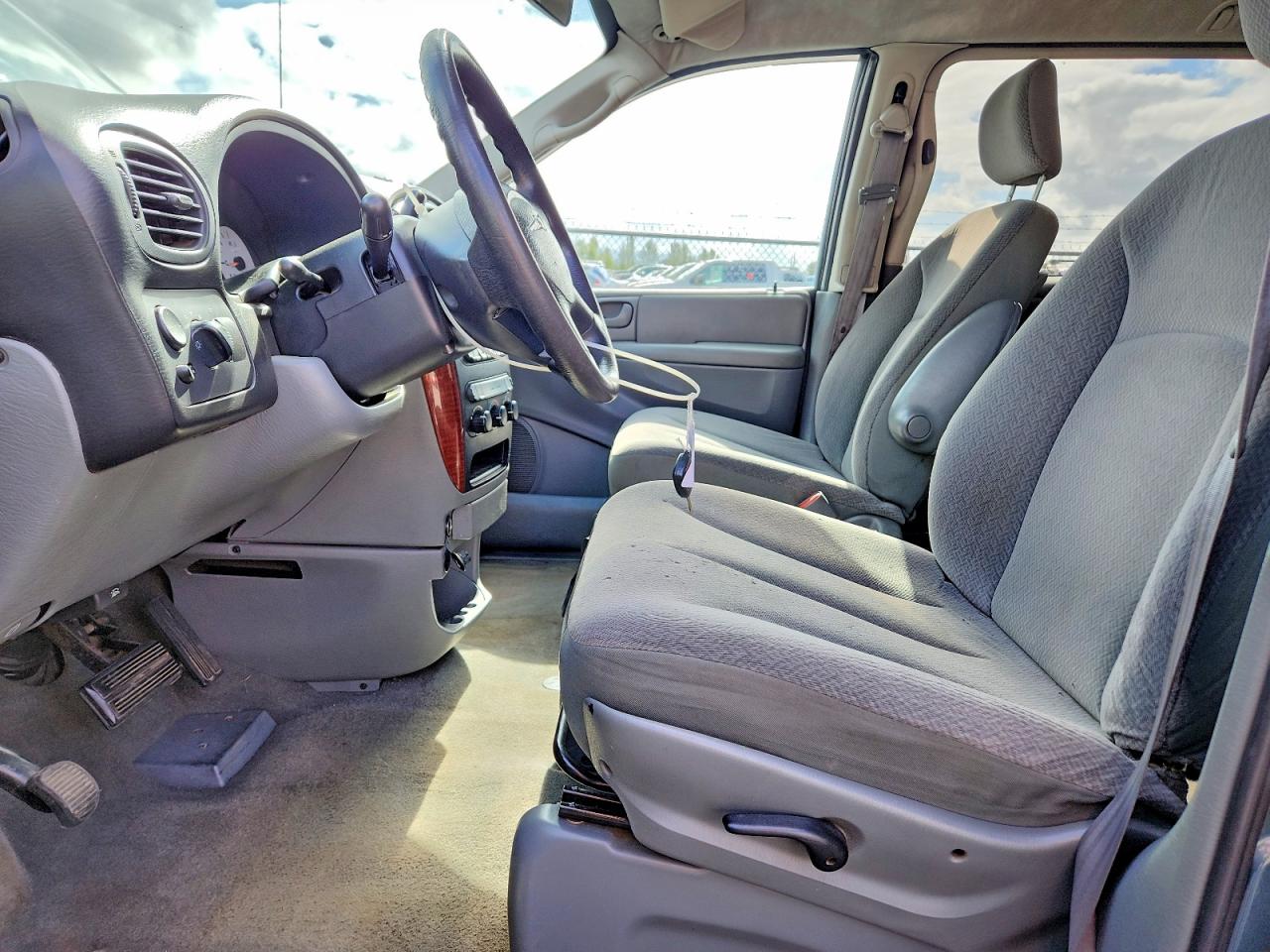 2005 Chrysler Town & Country Lx Silver vin: 2C4GP44R95R255799